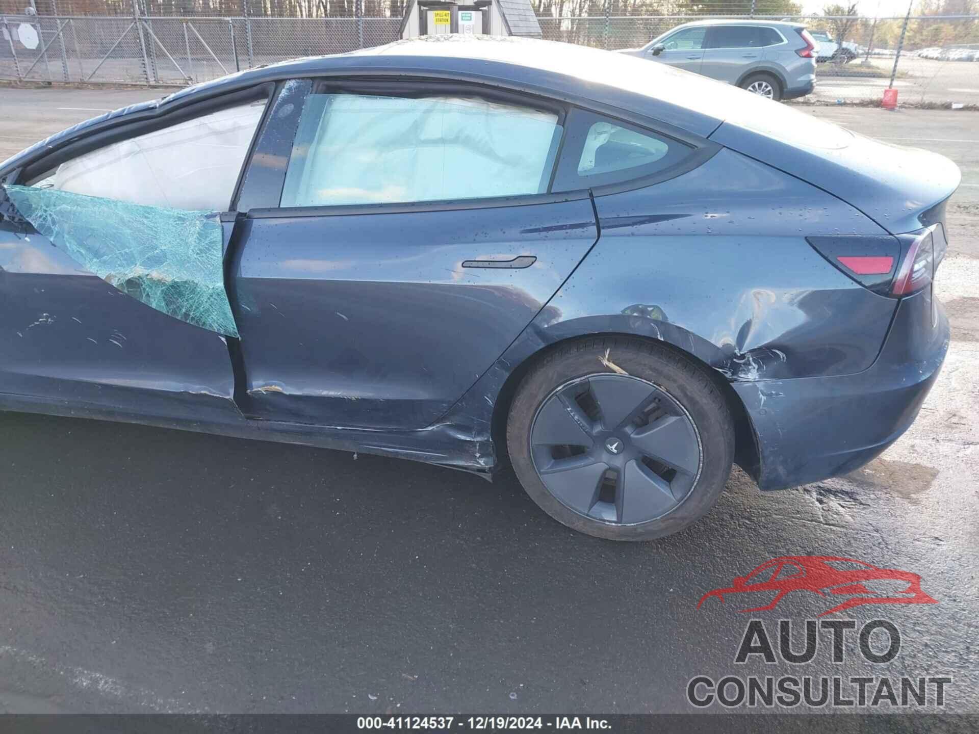 TESLA MODEL 3 2021 - 5YJ3E1EA5MF977051