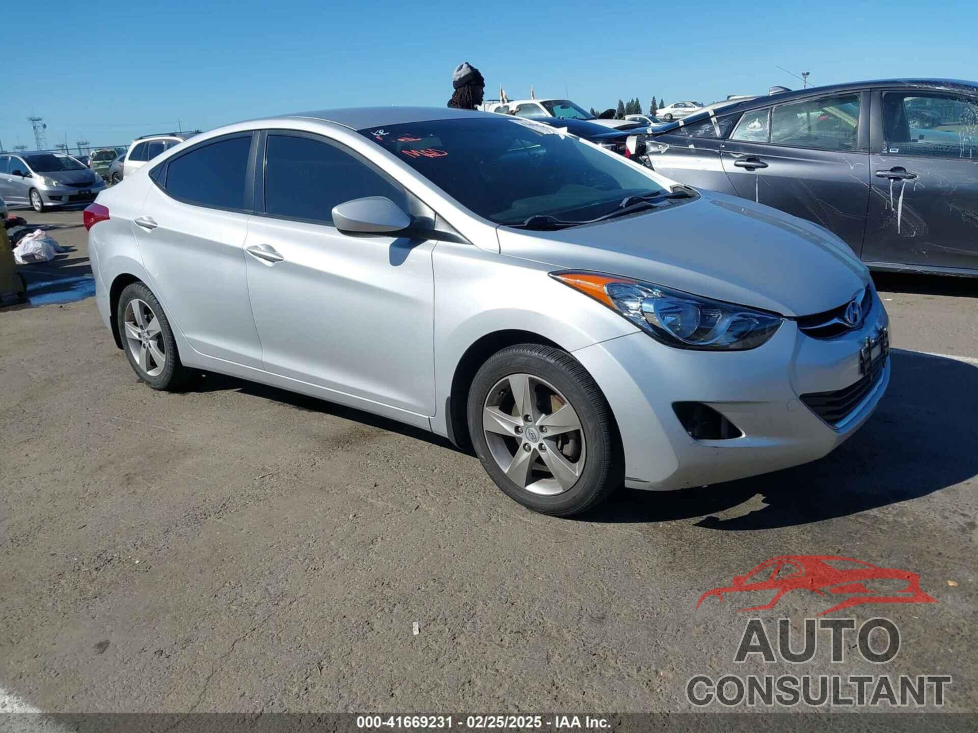 HYUNDAI ELANTRA 2013 - KMHDH4AE6DU559302