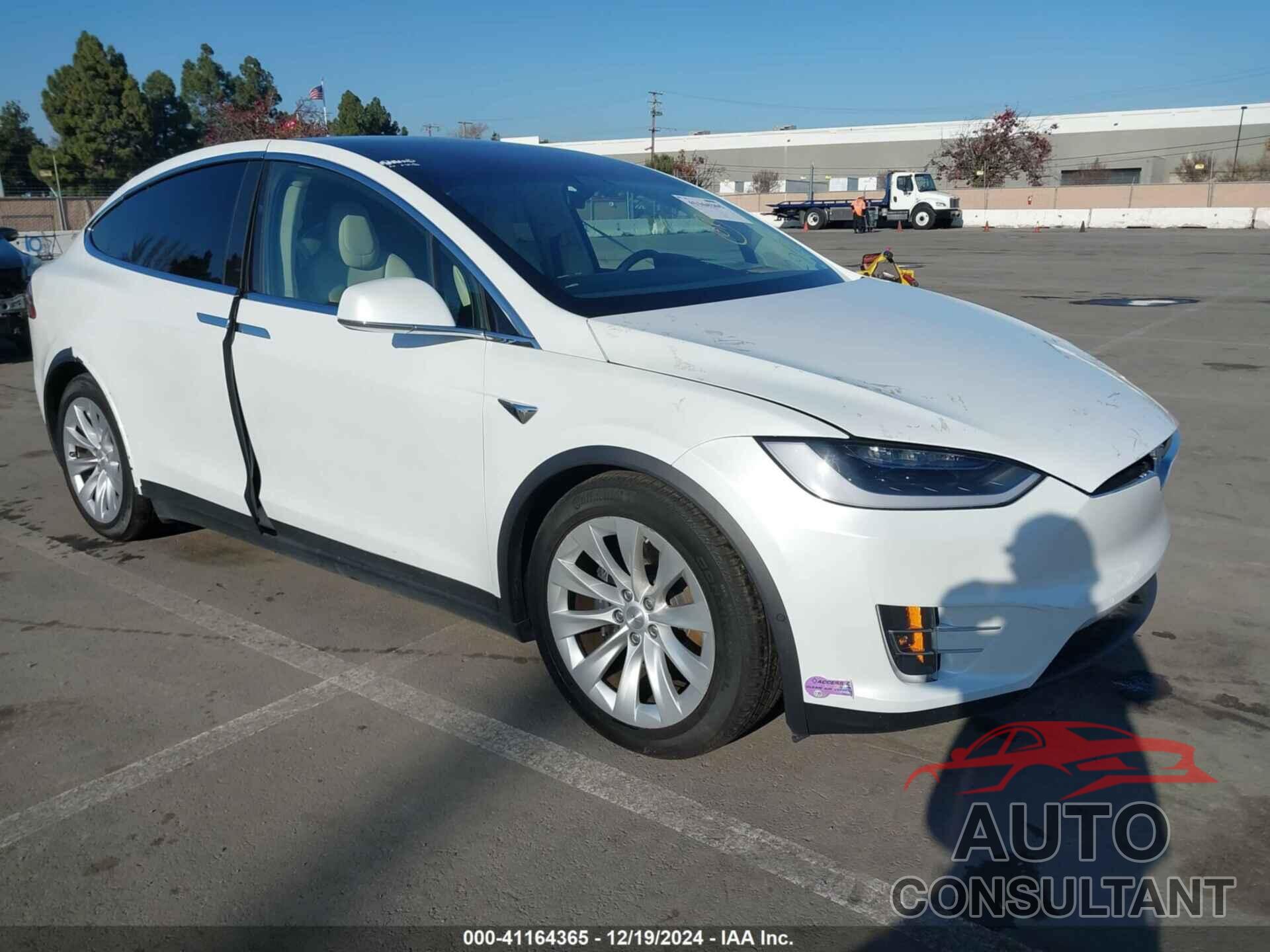 TESLA MODEL X 2018 - 5YJXCAE23JF138155