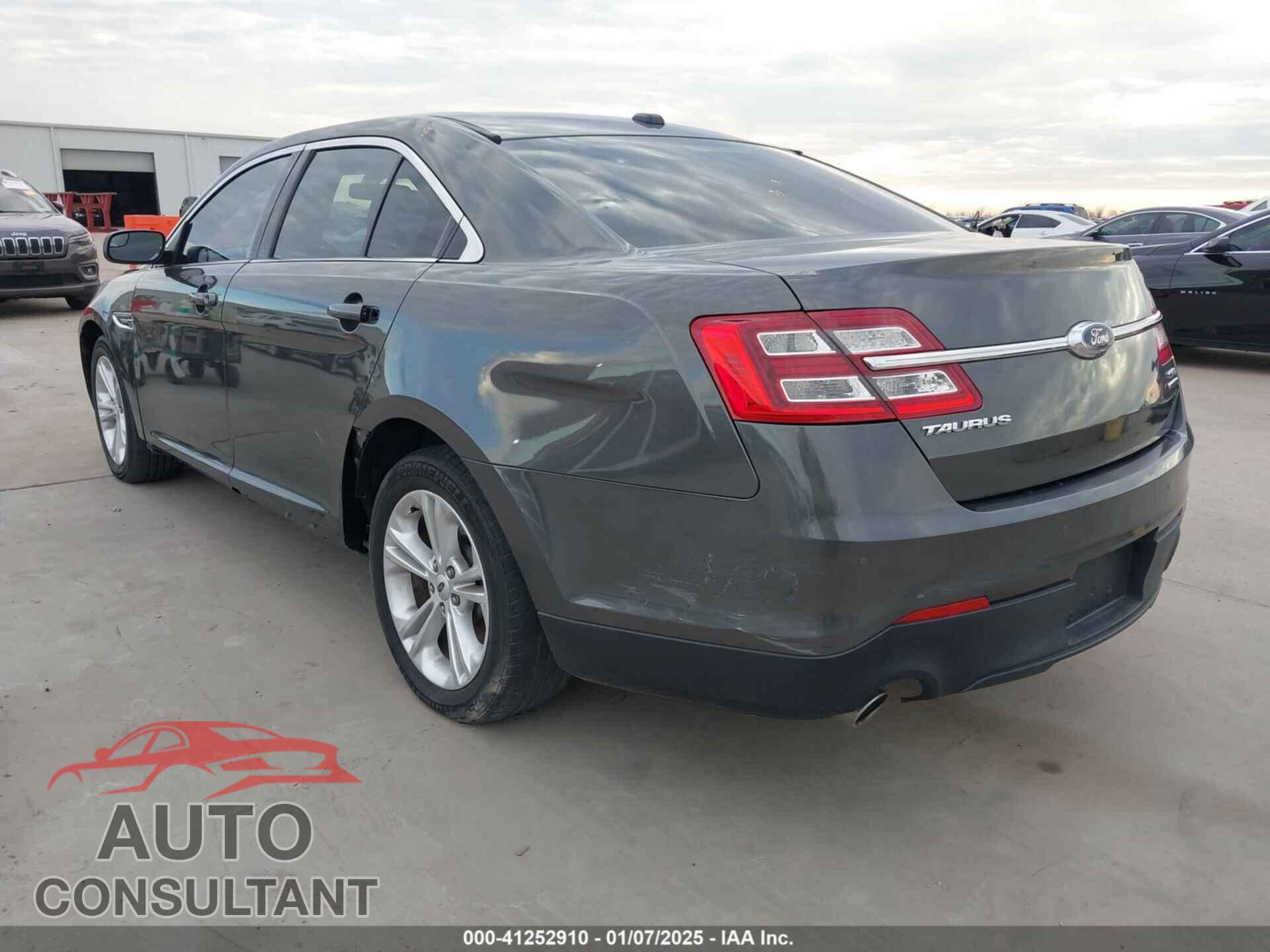 FORD TAURUS 2017 - 1FAHP2E80HG129843