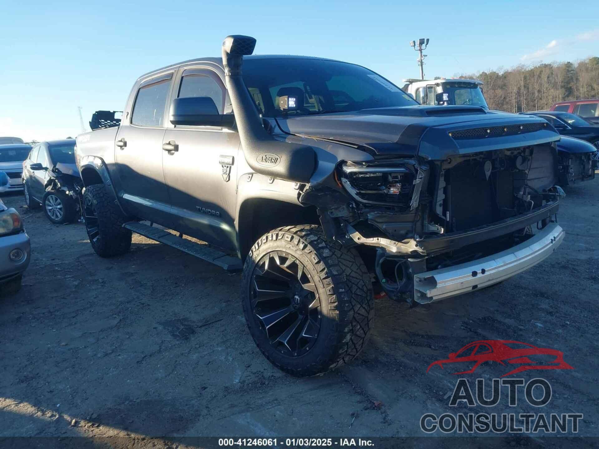TOYOTA TUNDRA 2019 - 5TFDW5F17KX822527