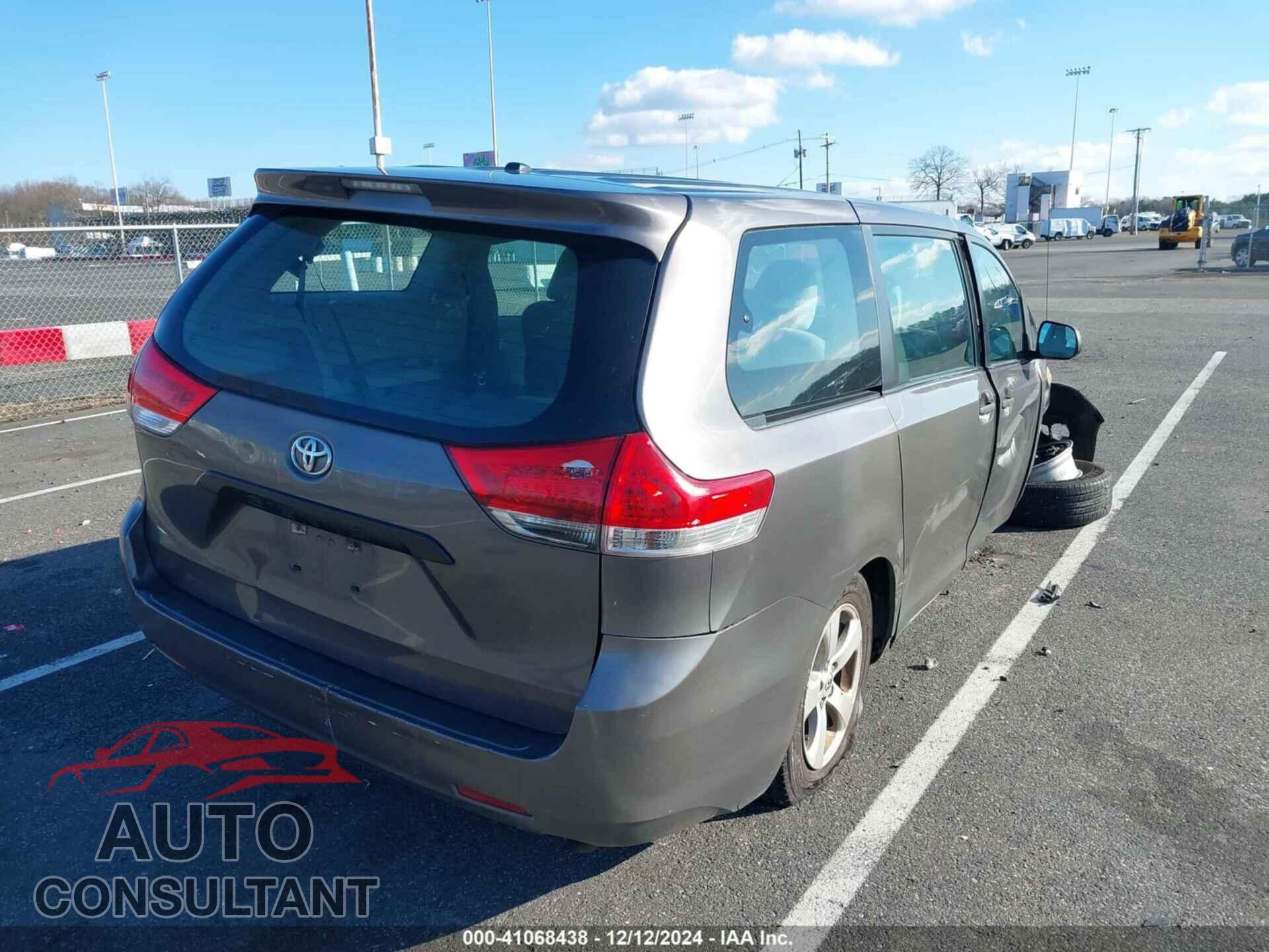 TOYOTA SIENNA 2013 - 5TDZK3DC8DS286853