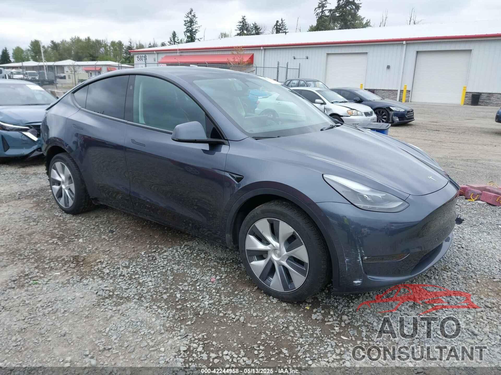 TESLA MODEL Y 2023 - 7SAYGDEE6PF844200