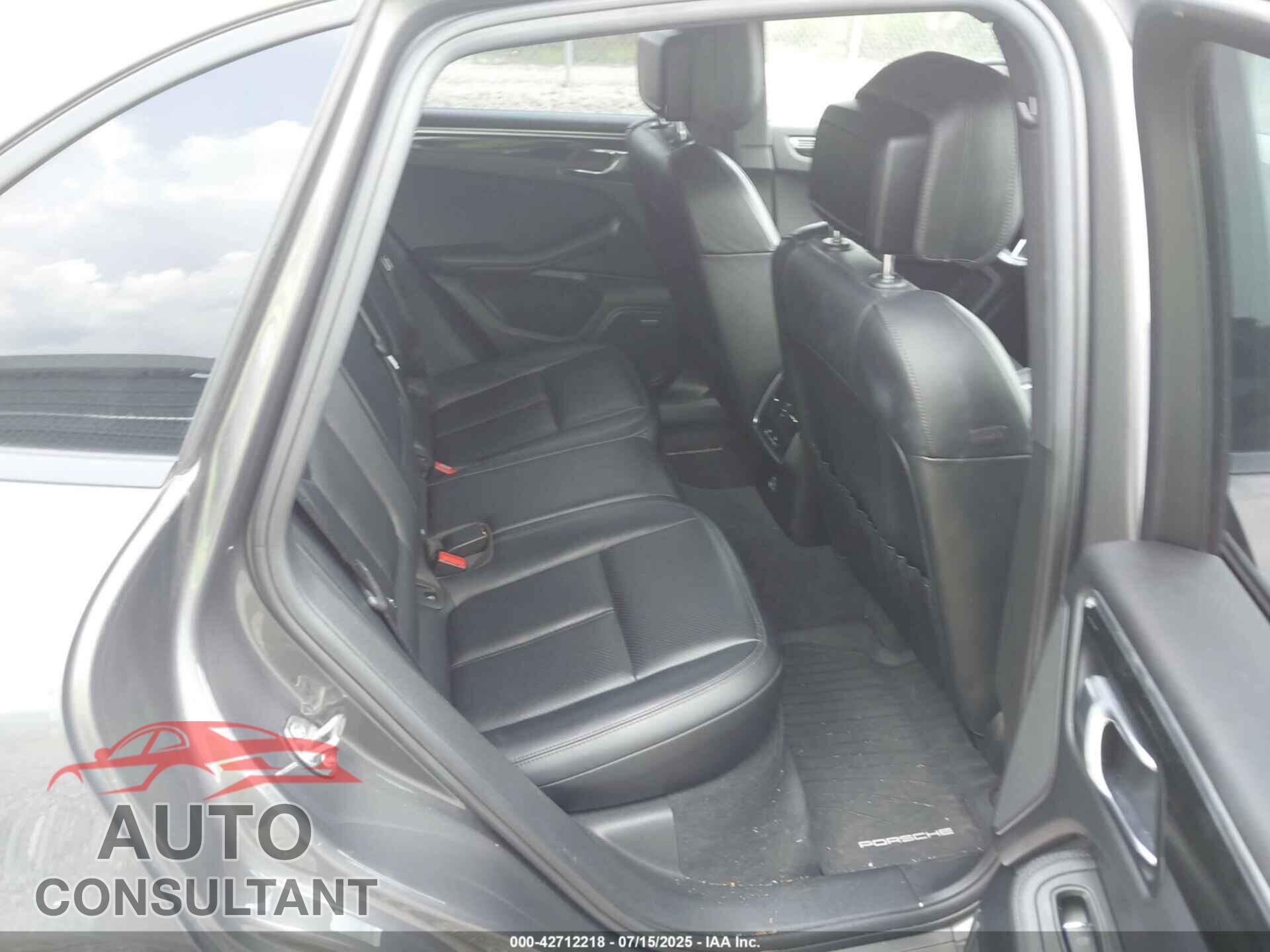PORSCHE MACAN 2018 - WP1AA2A54JLB01189