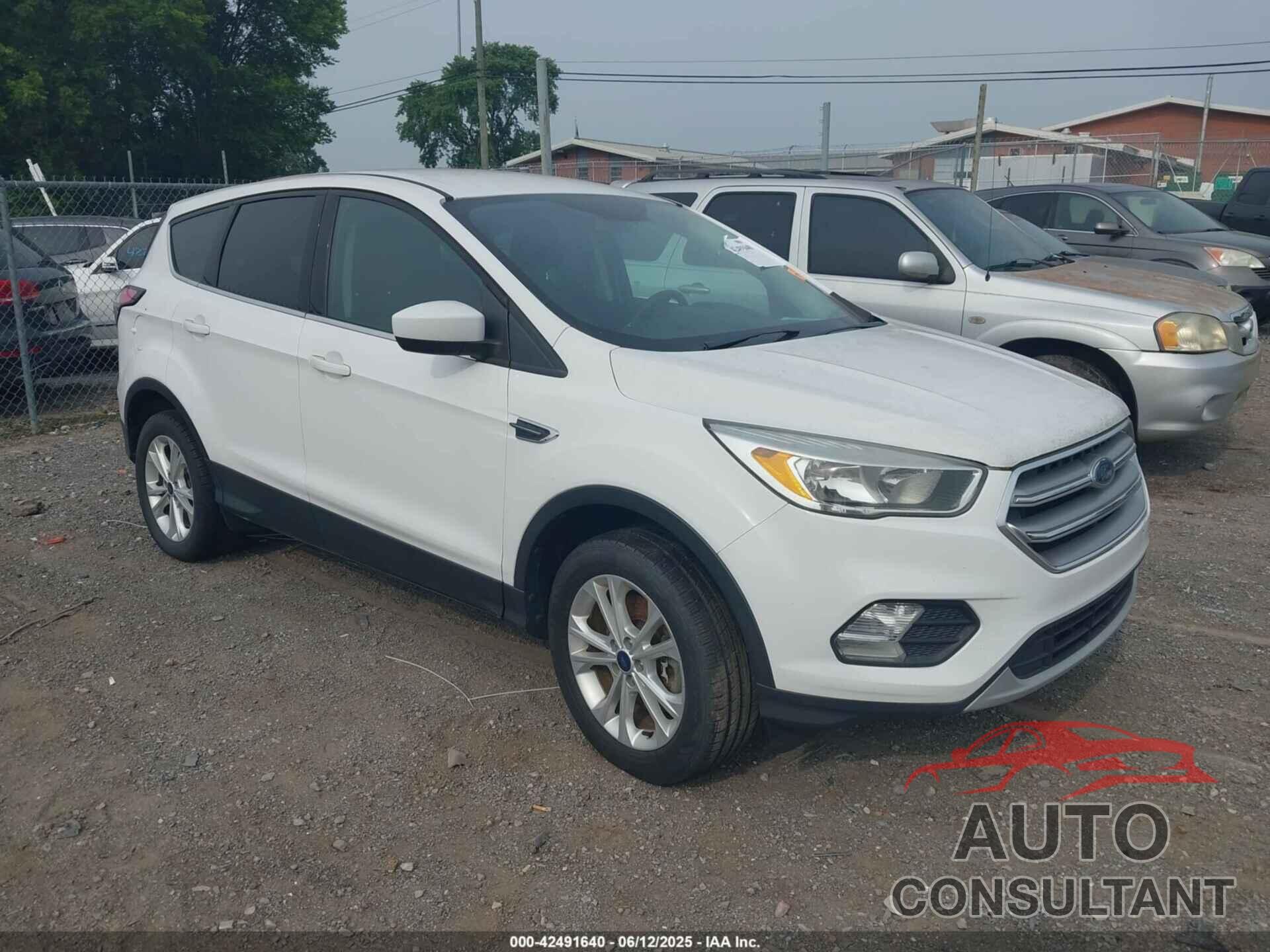 FORD ESCAPE 2017 - 1FMCU9GD4HUC54096