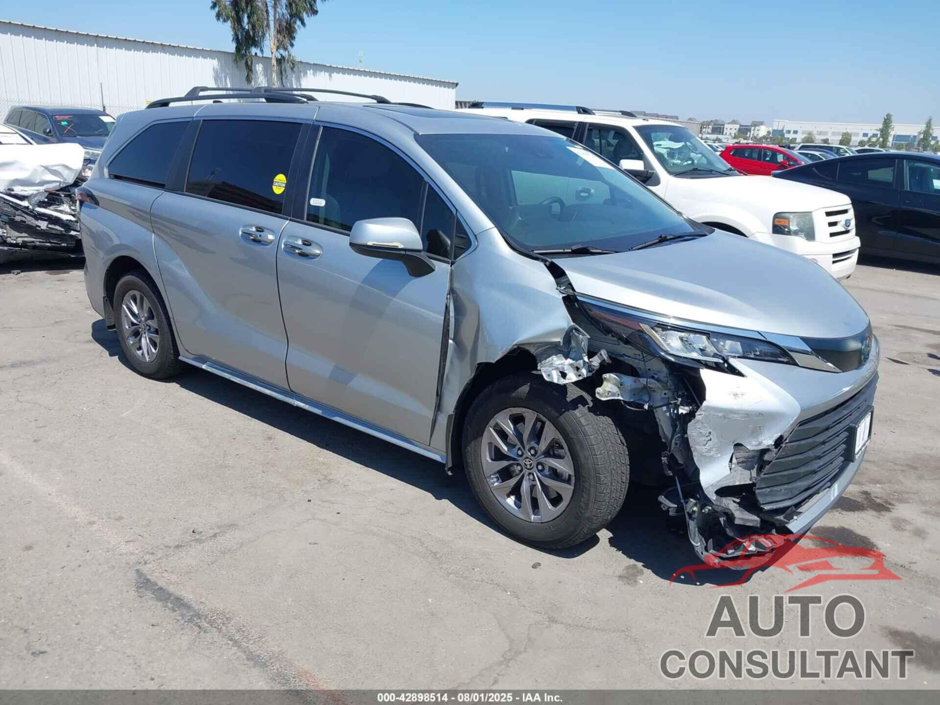 TOYOTA SIENNA 2022 - 5TDBSKFC4NS070394