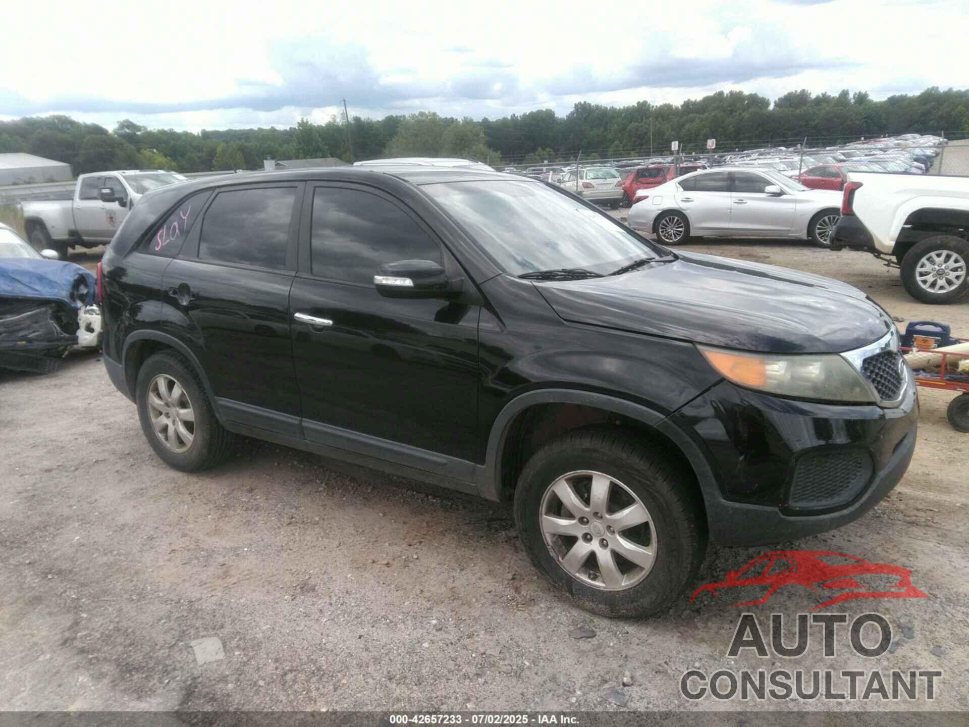 KIA SORENTO 2011 - 5XYKT3A17BG156123