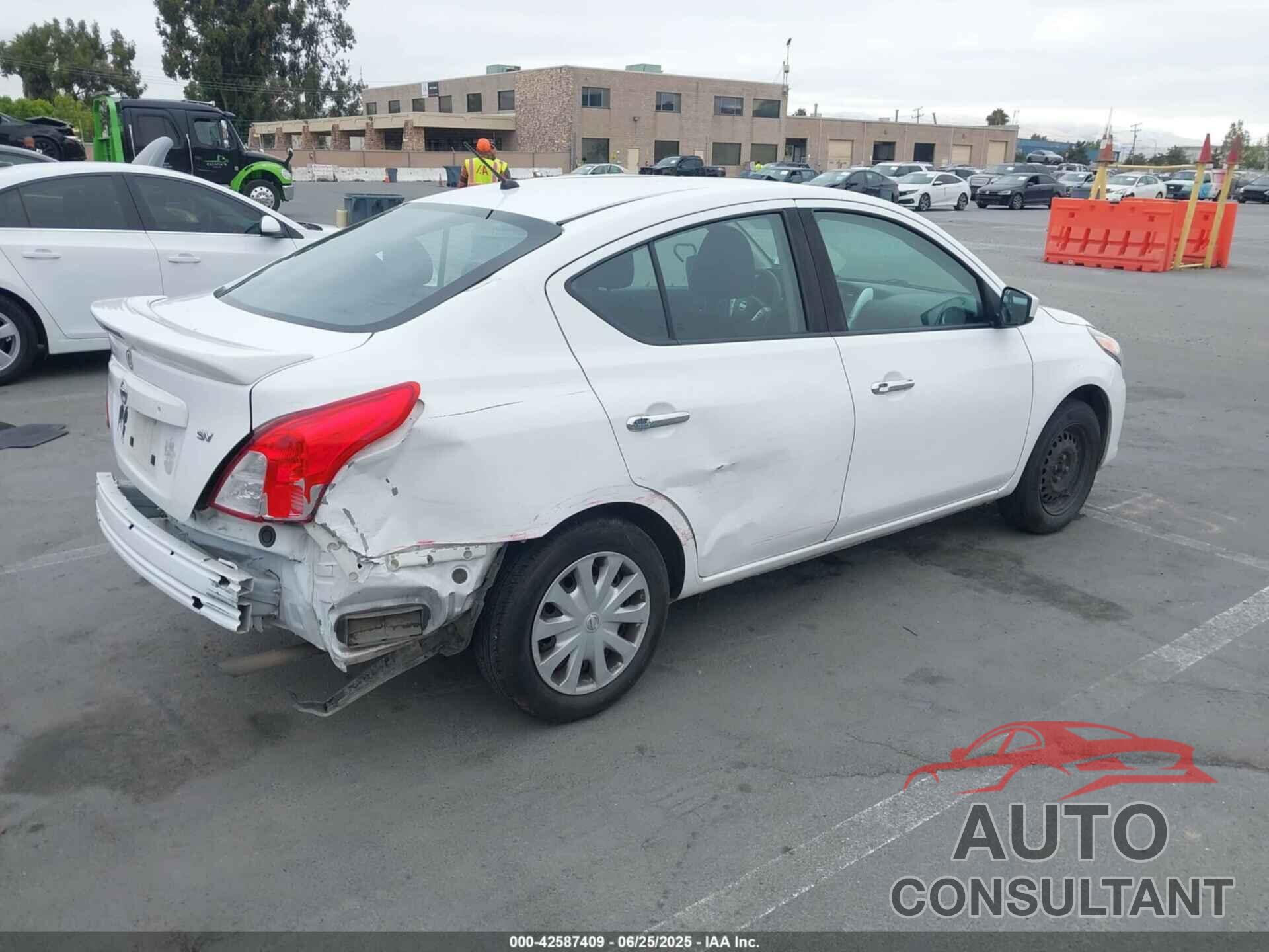 NISSAN VERSA 2018 - 3N1CN7AP5JL881451