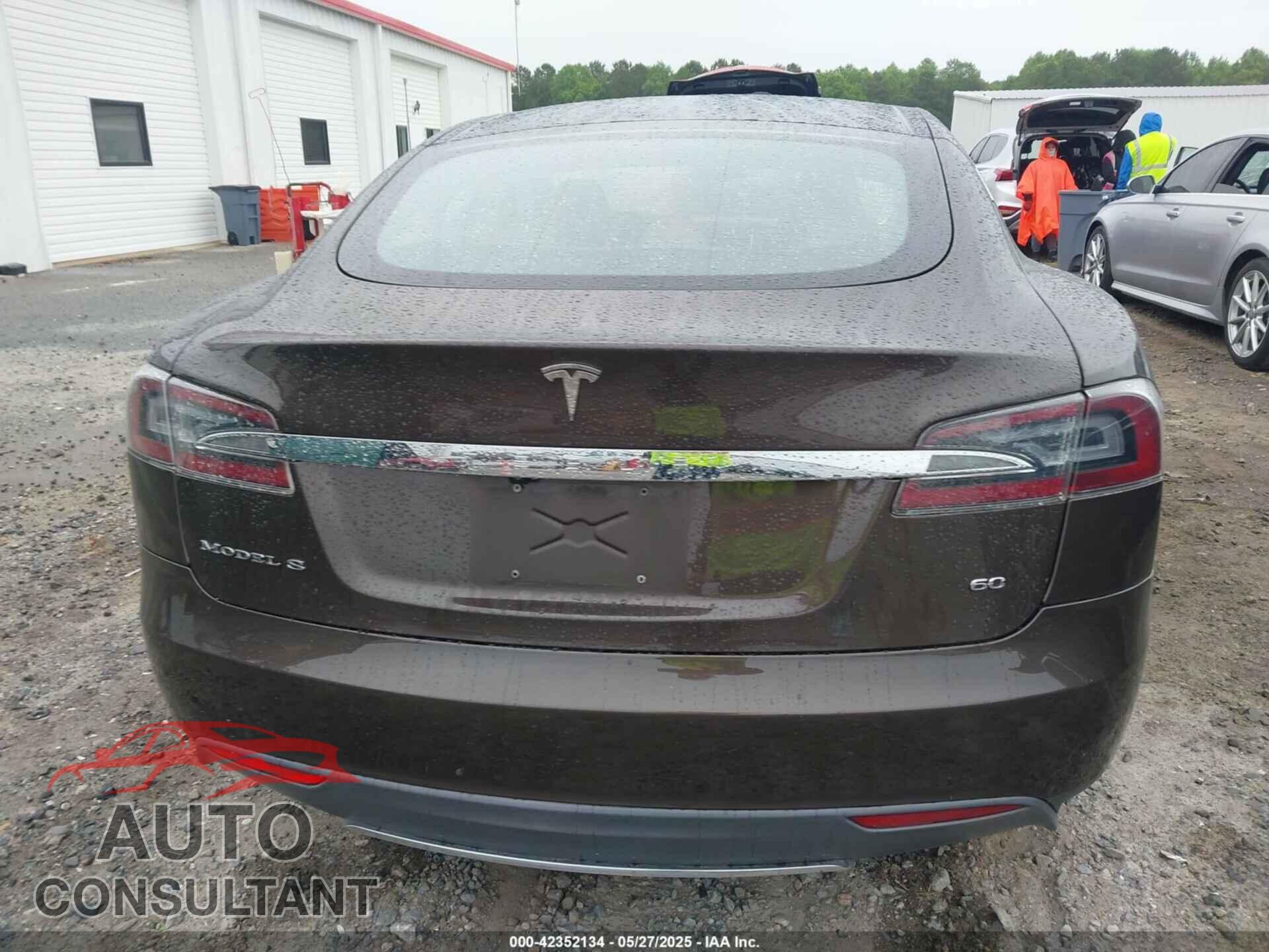 TESLA MODEL S 2013 - 5YJSA1CG0DFP14013
