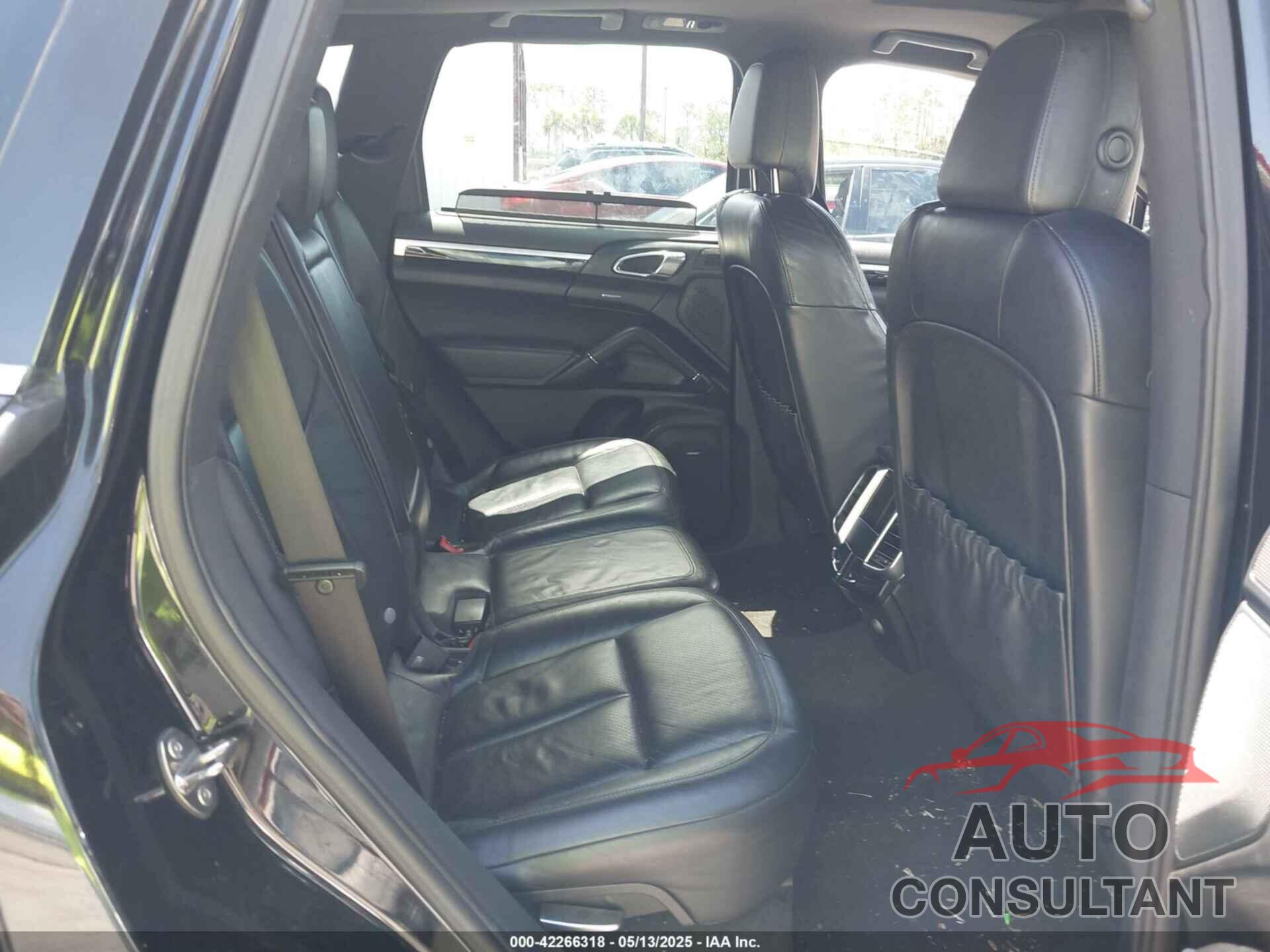 PORSCHE CAYENNE 2012 - WP1AA2A21CLA02418
