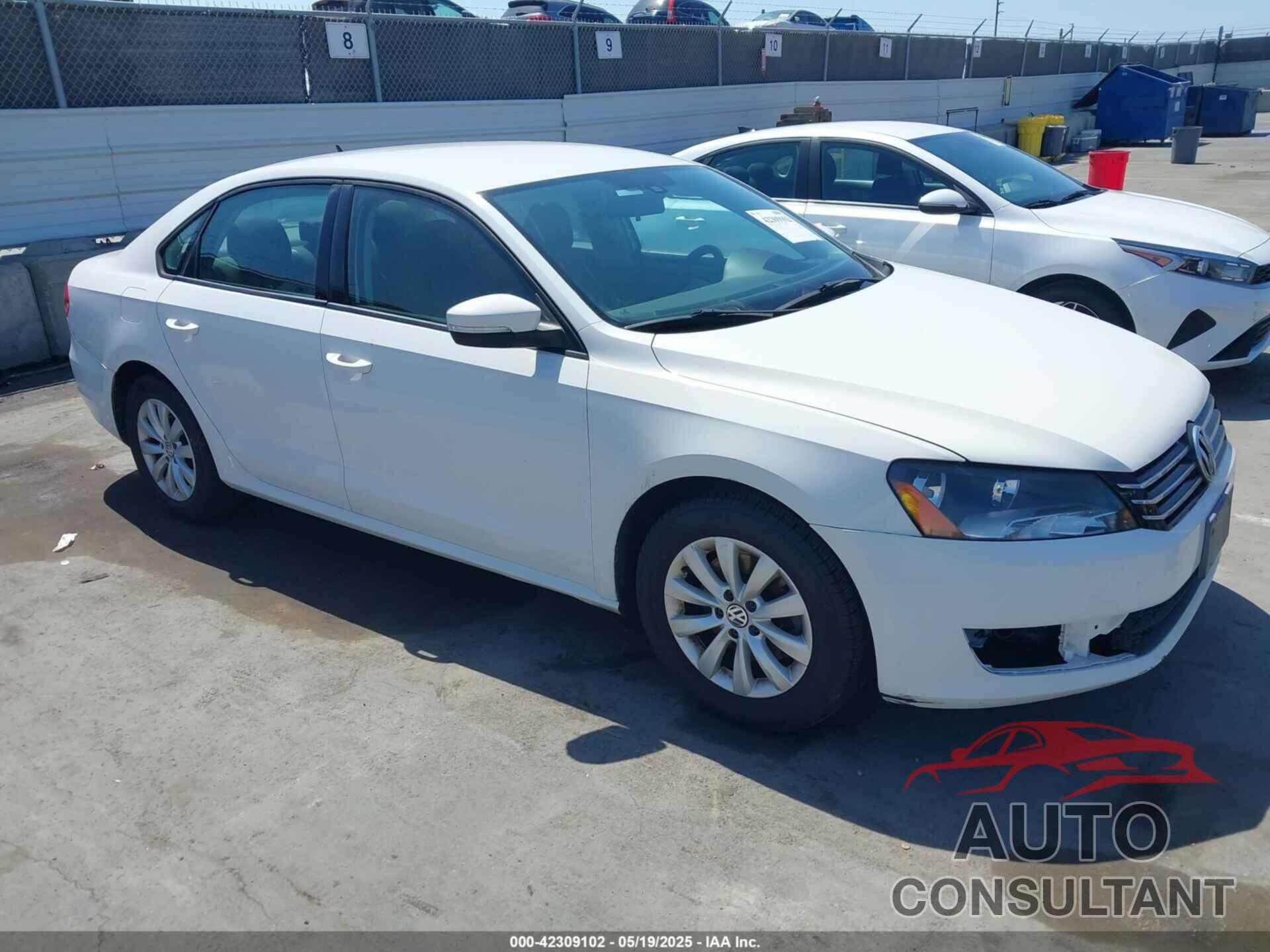 VOLKSWAGEN PASSAT 2013 - 1VWAH7A32DC052617