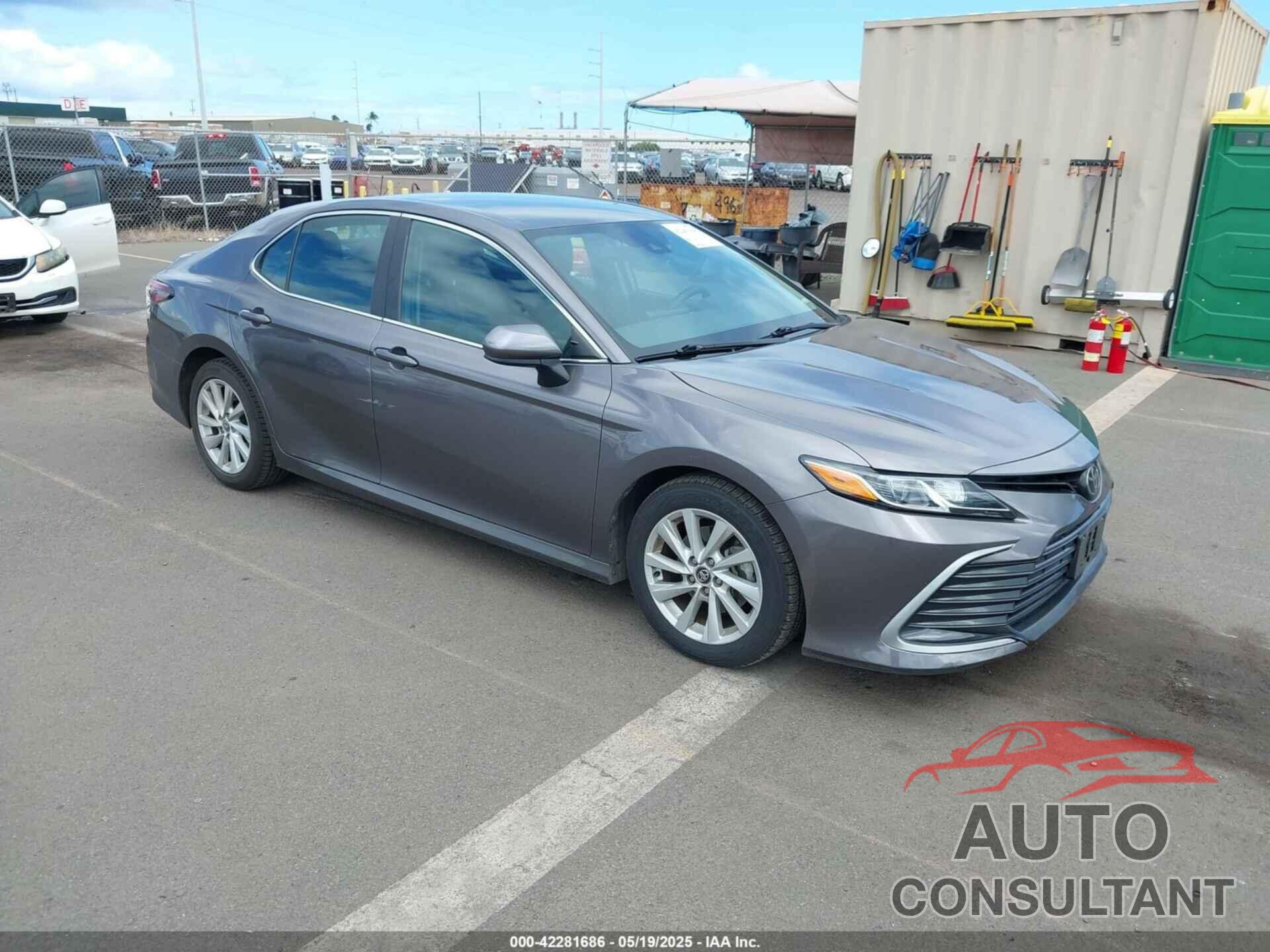 TOYOTA CAMRY 2022 - 4T1C11AK3NU643163
