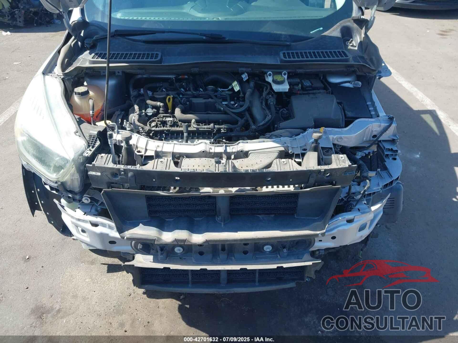 FORD ESCAPE 2017 - 1FMCU0GD2HUA54569