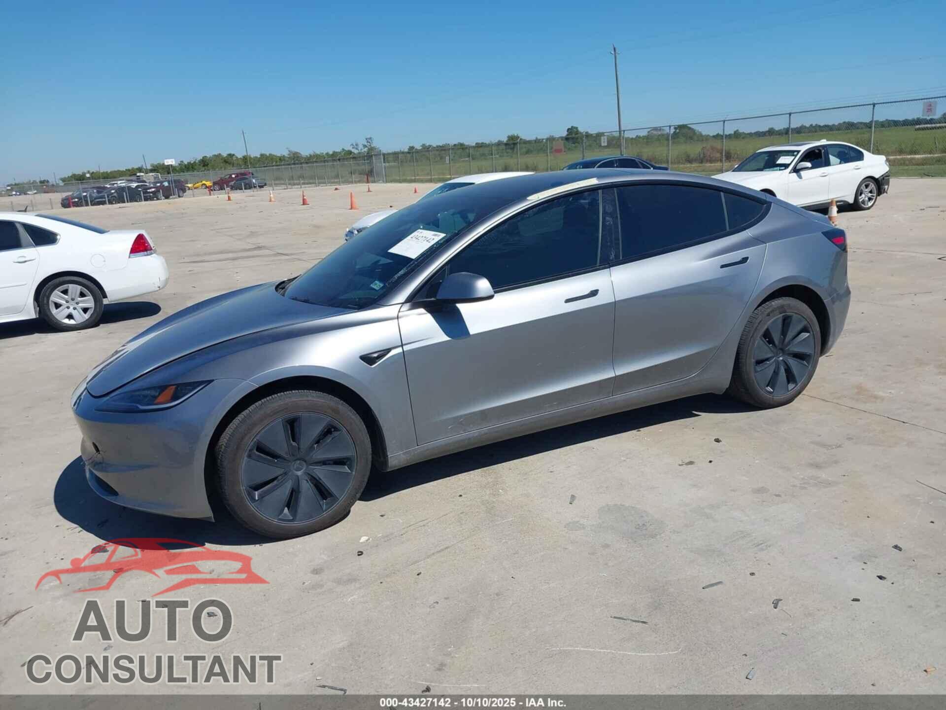 TESLA MODEL 3 2024 - 5YJ3E1EA5RF857449