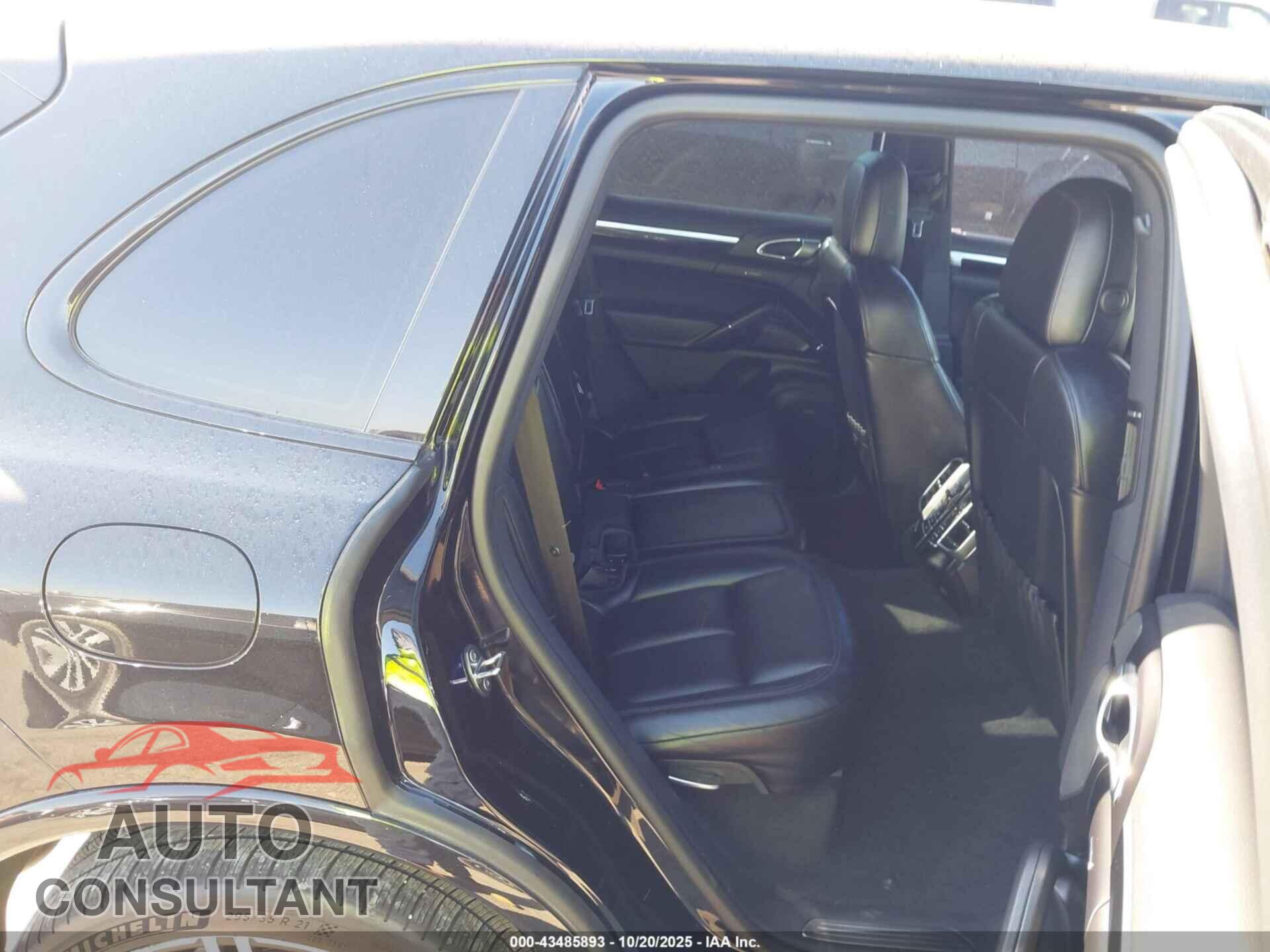 PORSCHE CAYENNE 2017 - WP1AA2A26HKA83493