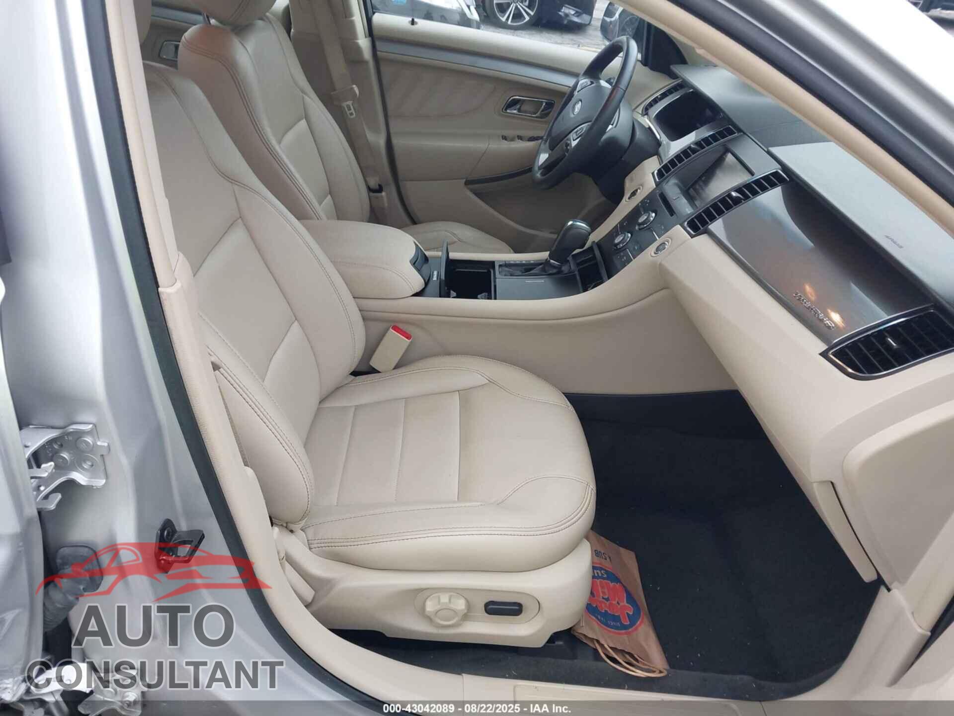 FORD TAURUS 2015 - 1FAHP2E81FG100106