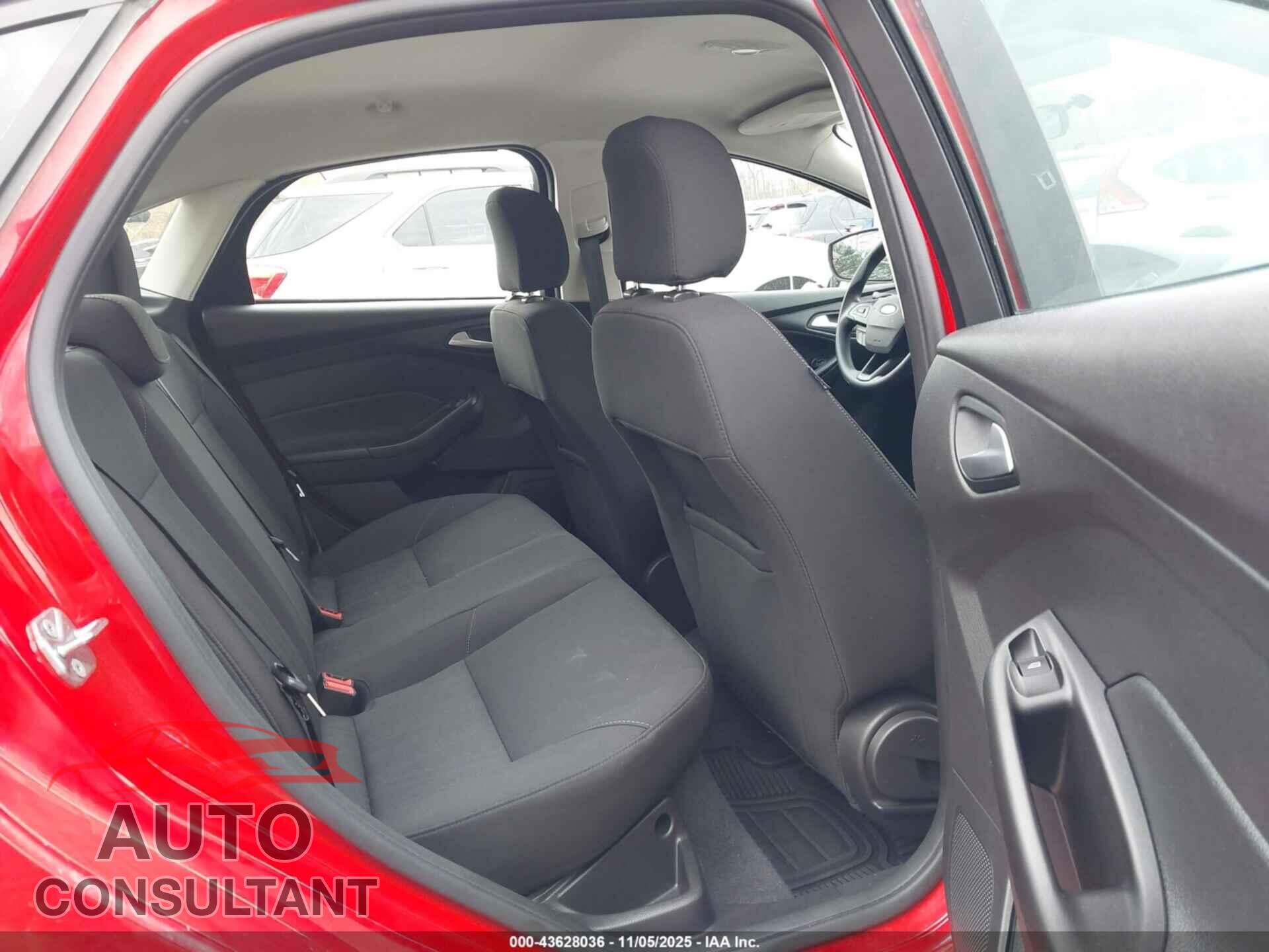 FORD FOCUS 2015 - 1FADP3F24FL207933
