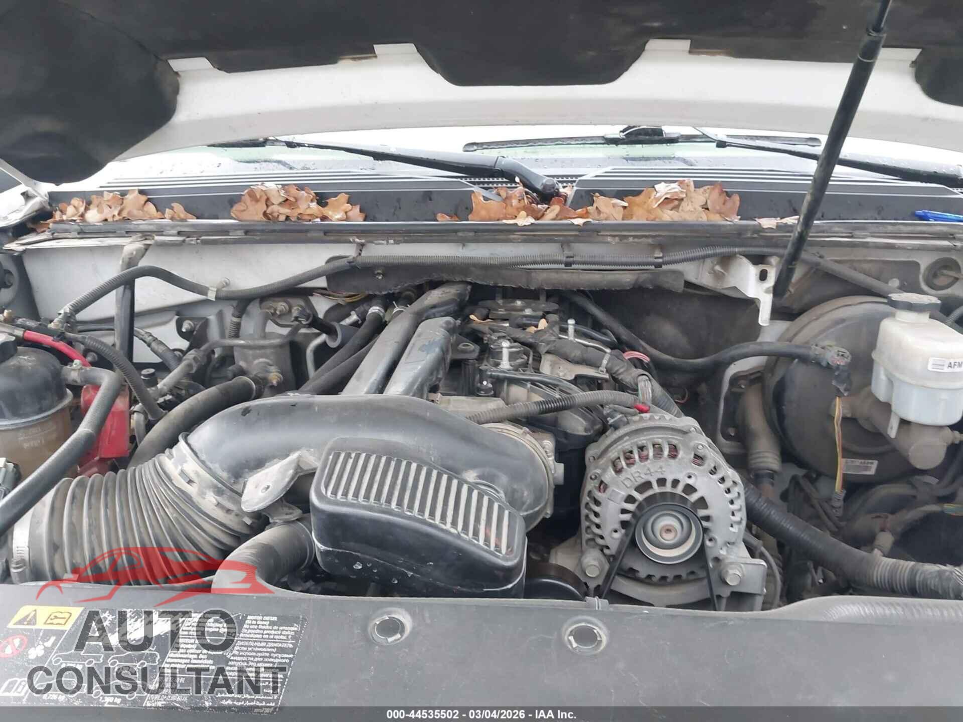 CHEVROLET SUBURBAN 1500 2011 - 1GNSCHE04BR398150