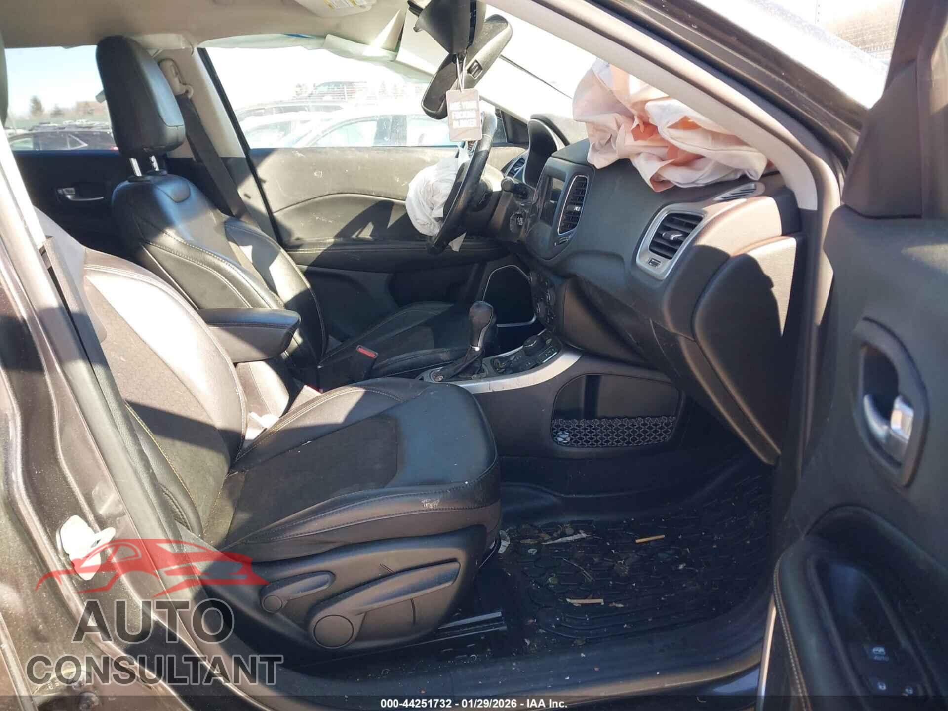 JEEP COMPASS 2020 - 3C4NJDBB1LT196918