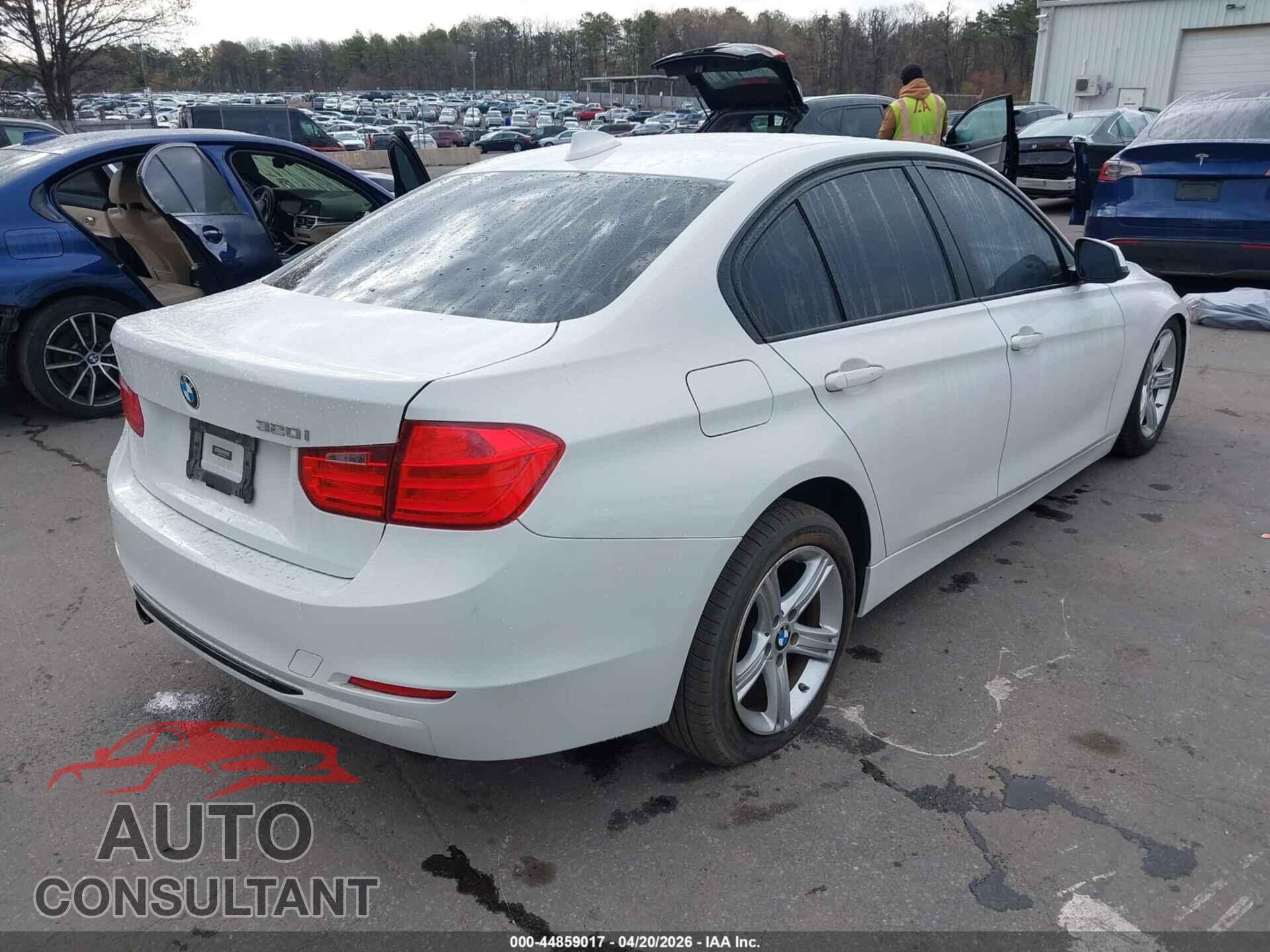 BMW 320I 2013 - WBA3B1C54DK129211
