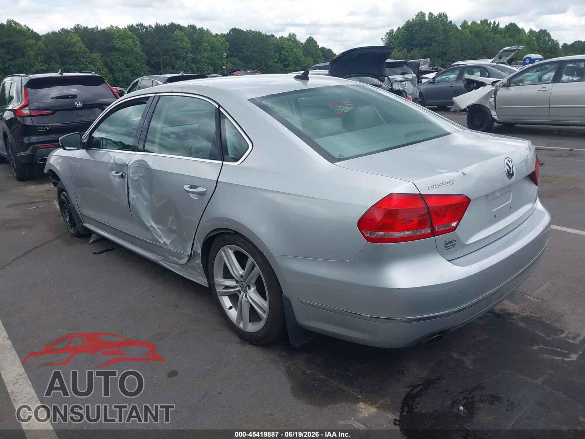 VOLKSWAGEN PASSAT 2014 - 1VWCS7A30EC064101