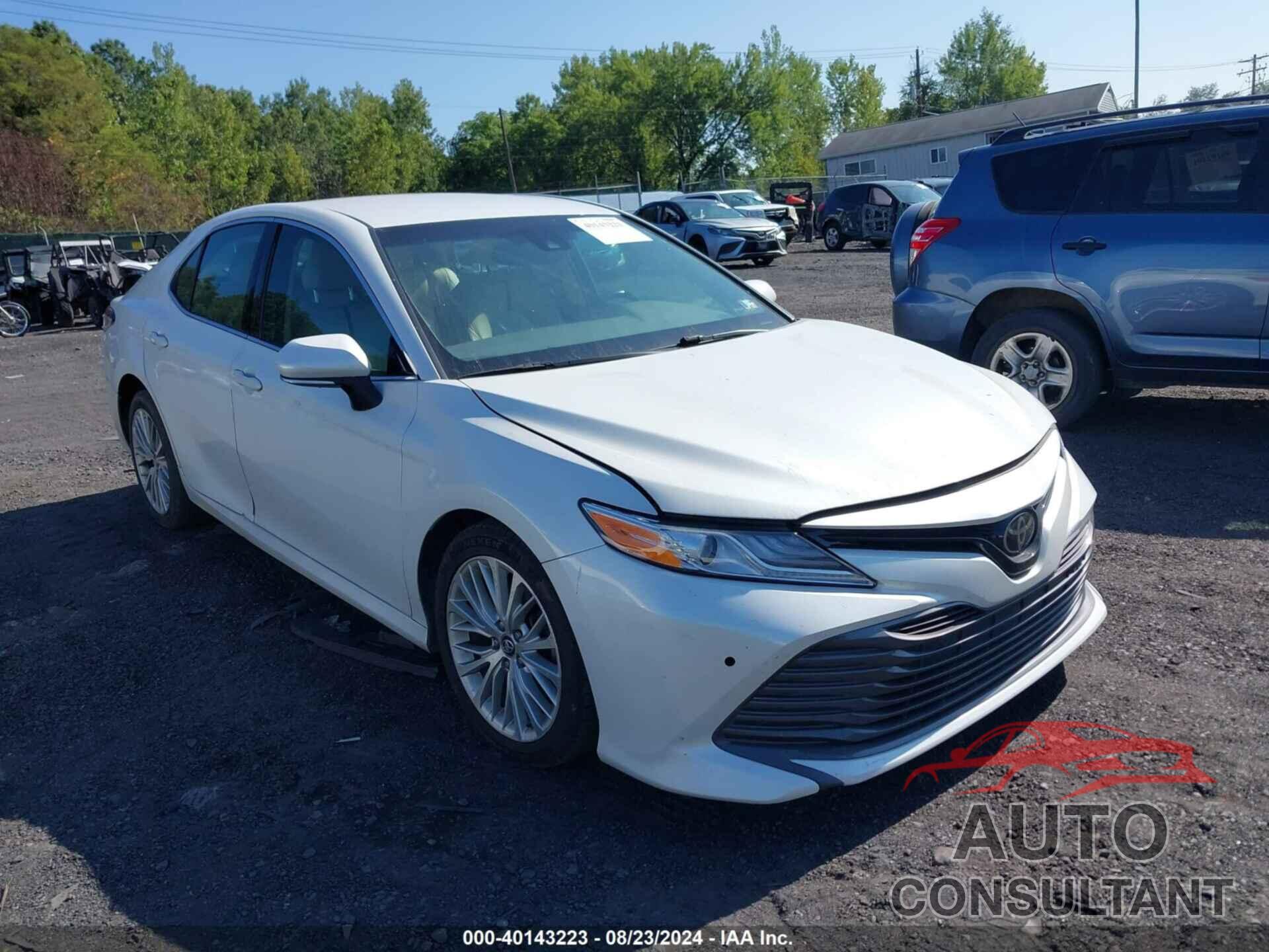 TOYOTA CAMRY 2018 - 4T1B11HK3JU142429