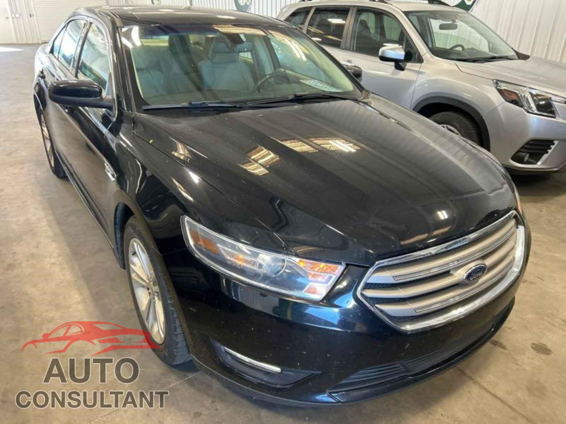 FORD TAURUS 2018 - 1FAHP2E88JG135220