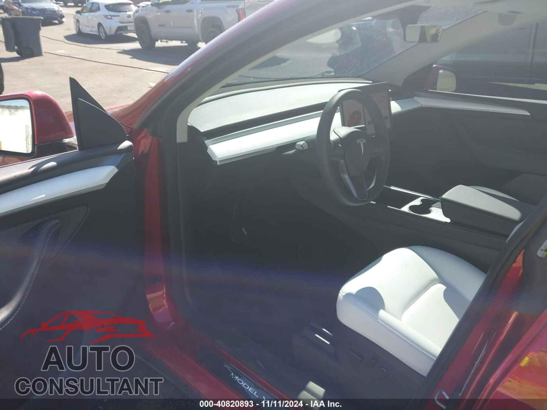 TESLA MODEL Y 2024 - 7SAYGDEF2RF049253