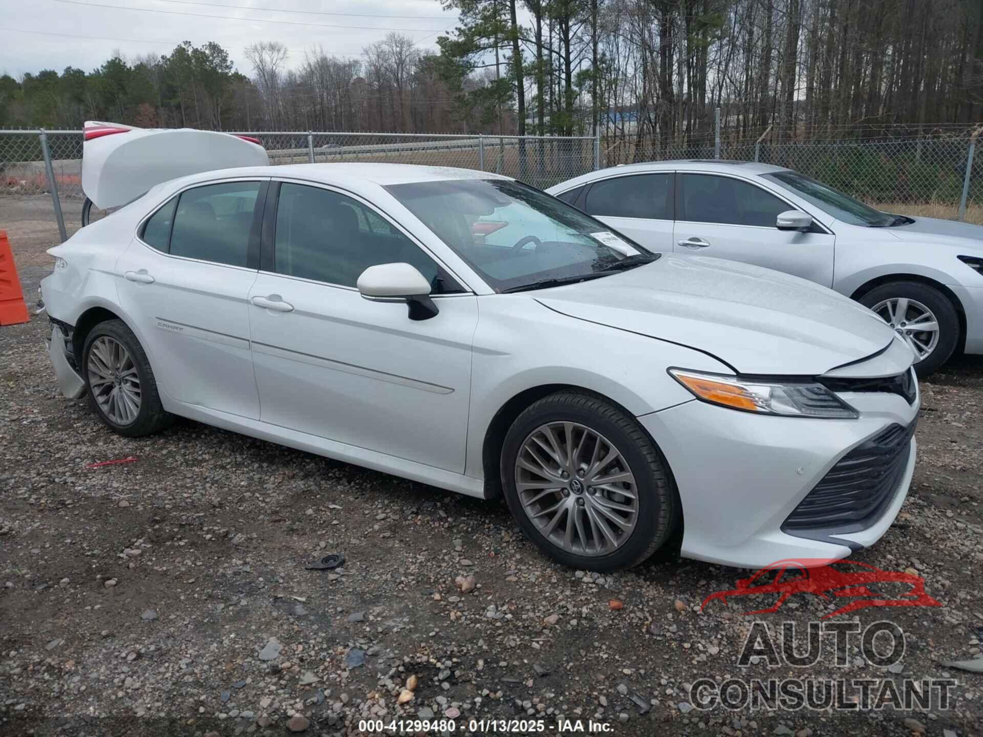 TOYOTA CAMRY 2018 - 4T1B11HK0JU118346