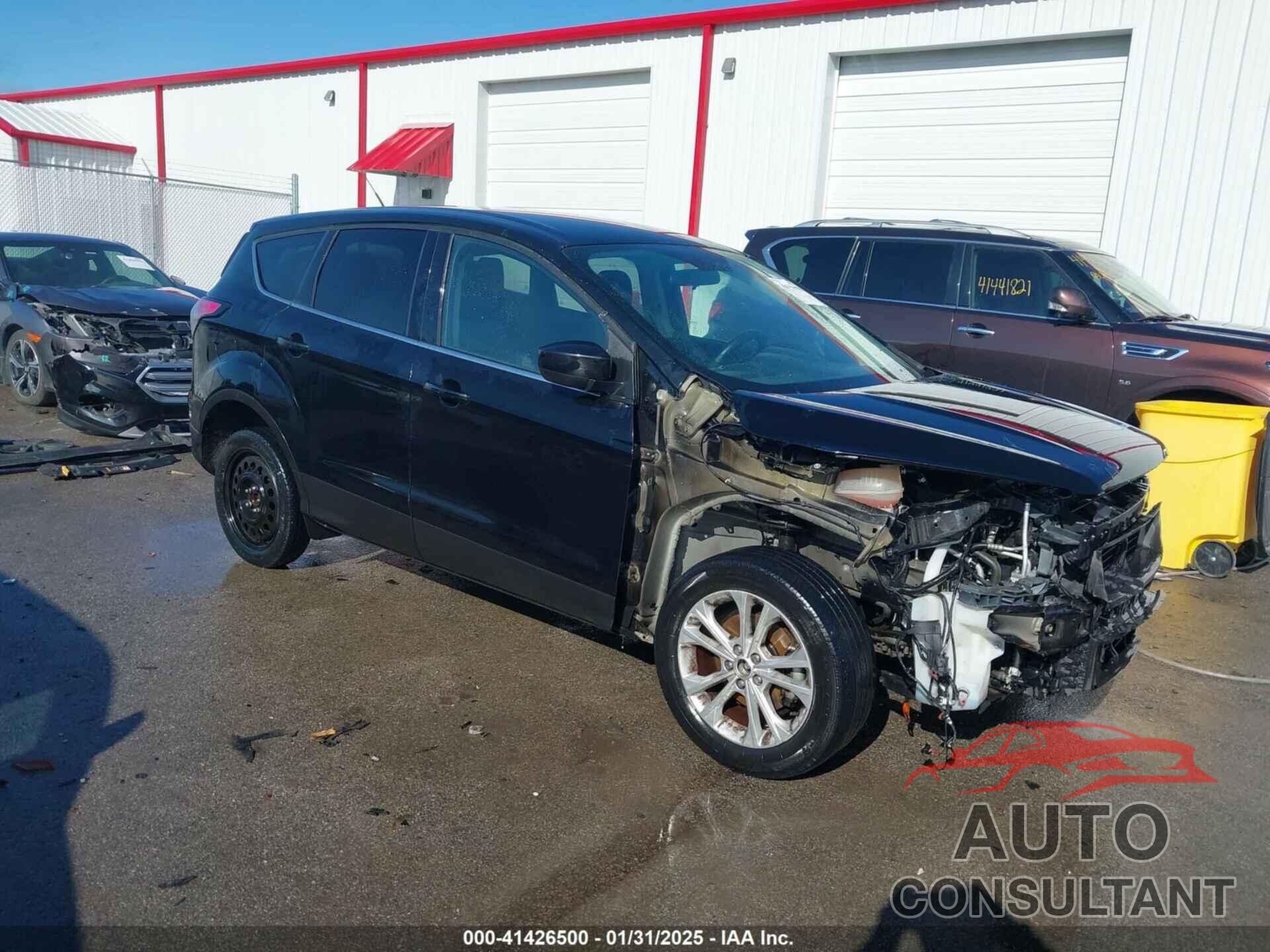 FORD ESCAPE 2017 - 1FMCU0GD0HUC43317