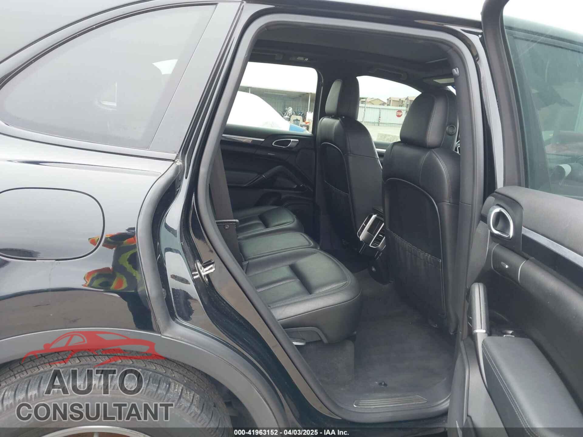 PORSCHE CAYENNE 2016 - WP1AA2A29GLA00762