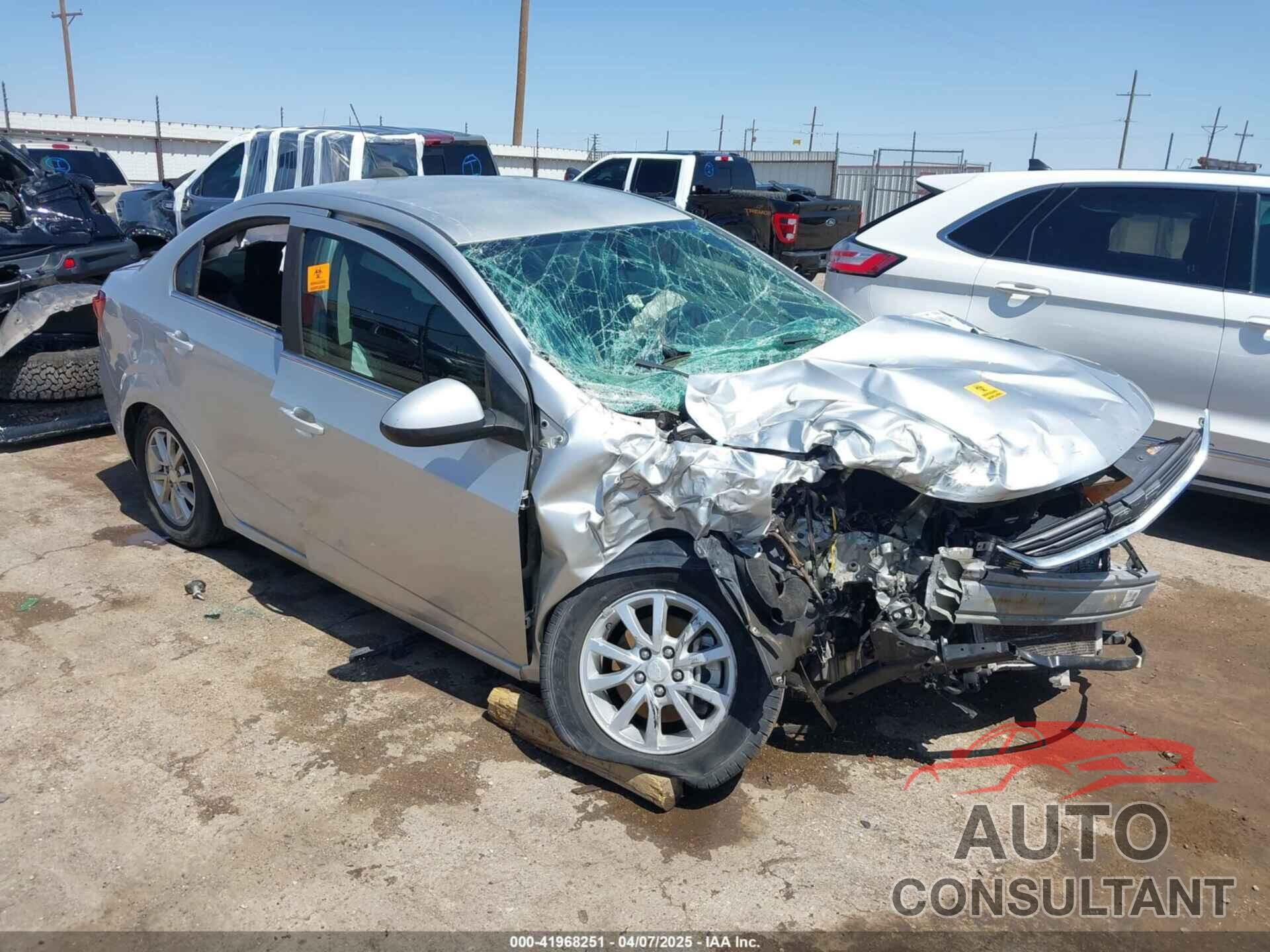 CHEVROLET SONIC 2017 - 1G1JD5SH5H4147761