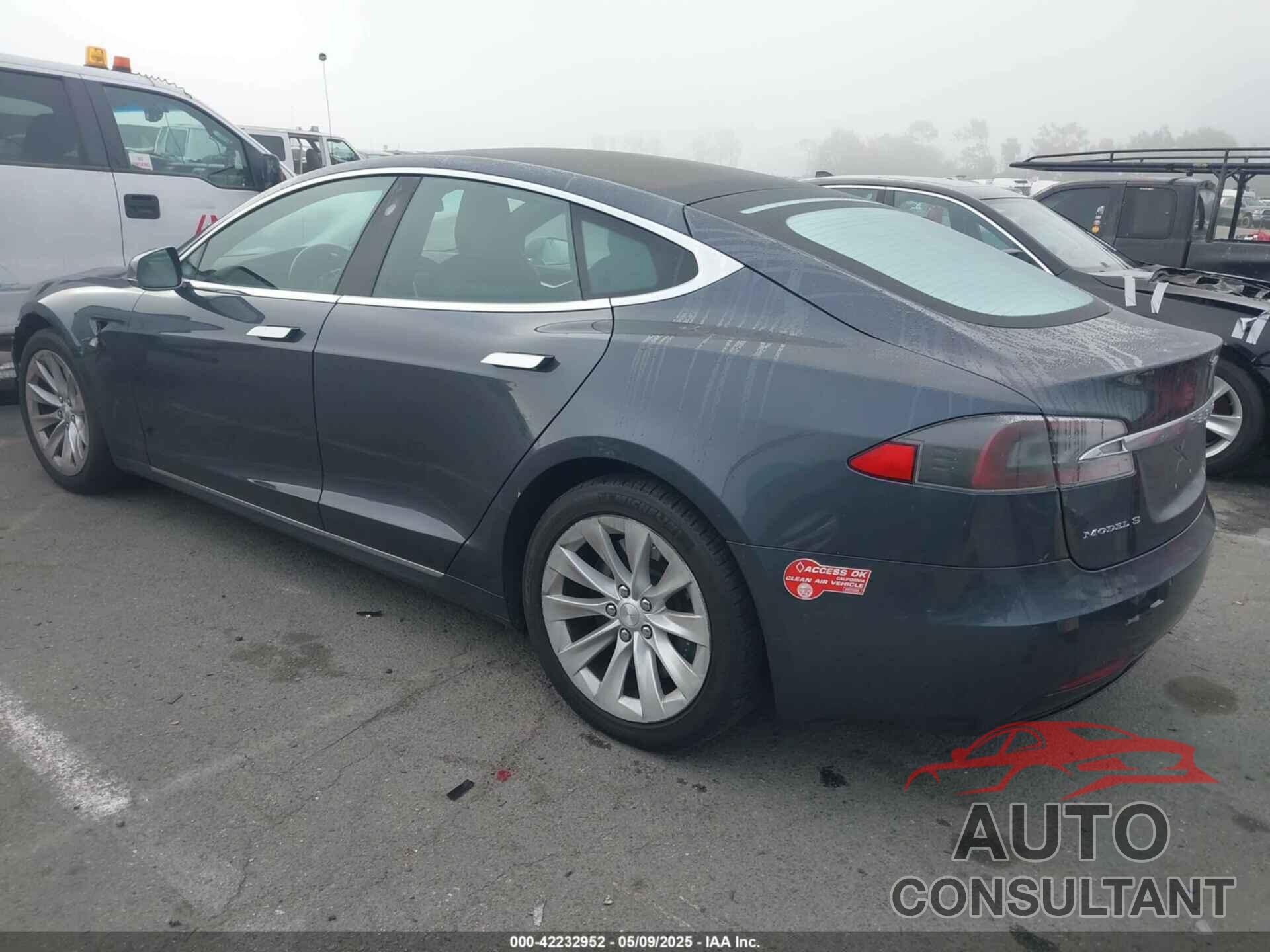 TESLA MODEL S 2017 - 5YJSA1E11HF205255