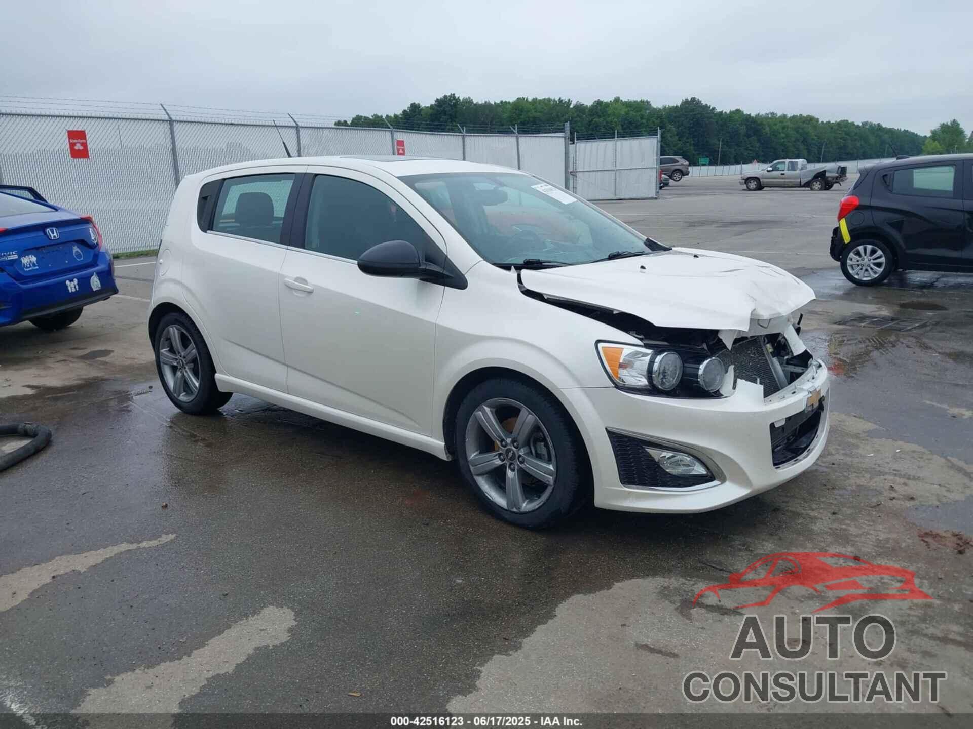 CHEVROLET SONIC 2014 - 1G1JG6SB7E4168793