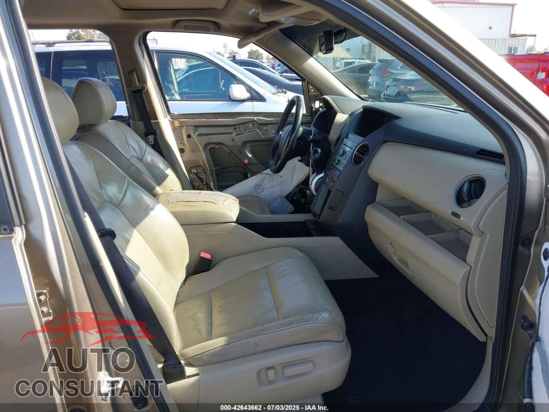 HONDA PILOT 2011 - 5FNYF3H50BB033121