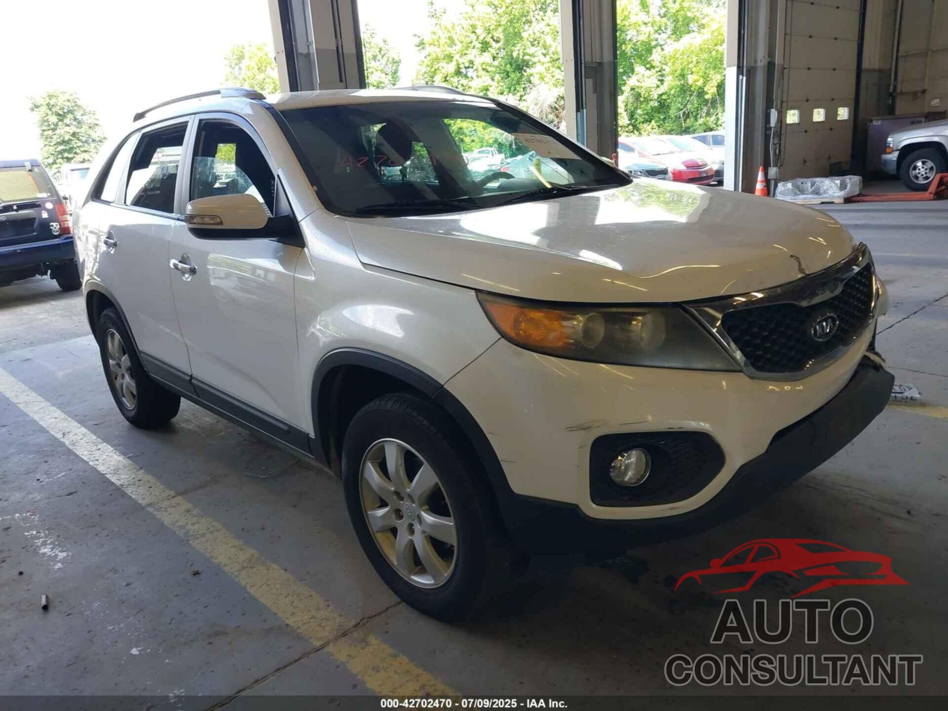 KIA SORENTO 2011 - 5XYKT3A15BG085634