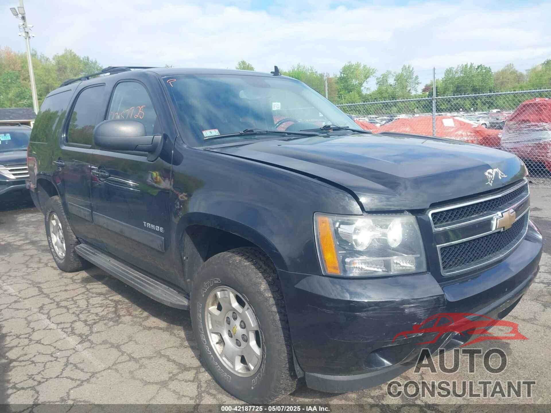 CHEVROLET TAHOE 2011 - 1GNSKAE01BR294886