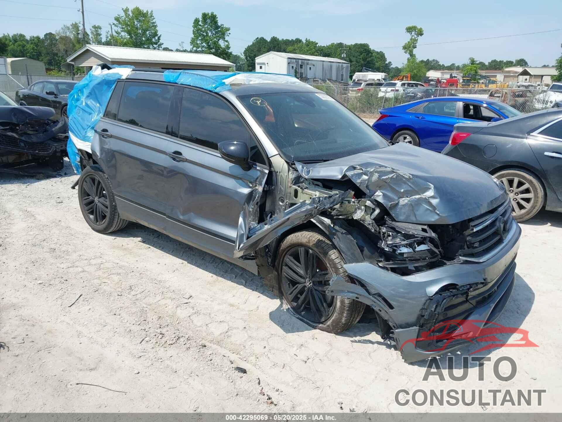 VOLKSWAGEN TIGUAN 2022 - 3VVCB7AX5NM104260