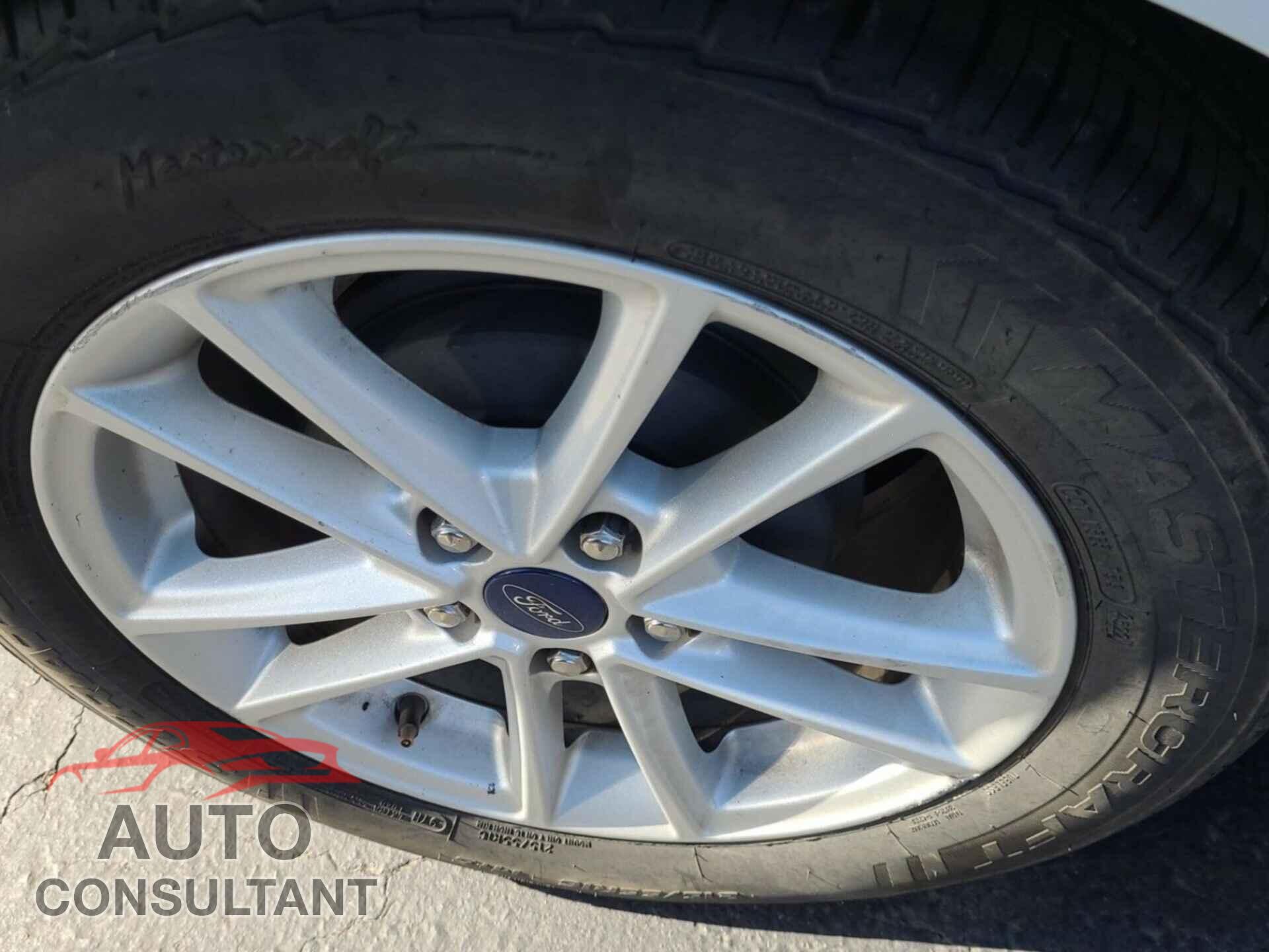 FORD FOCUS 2017 - 1FADP3F29HL206151