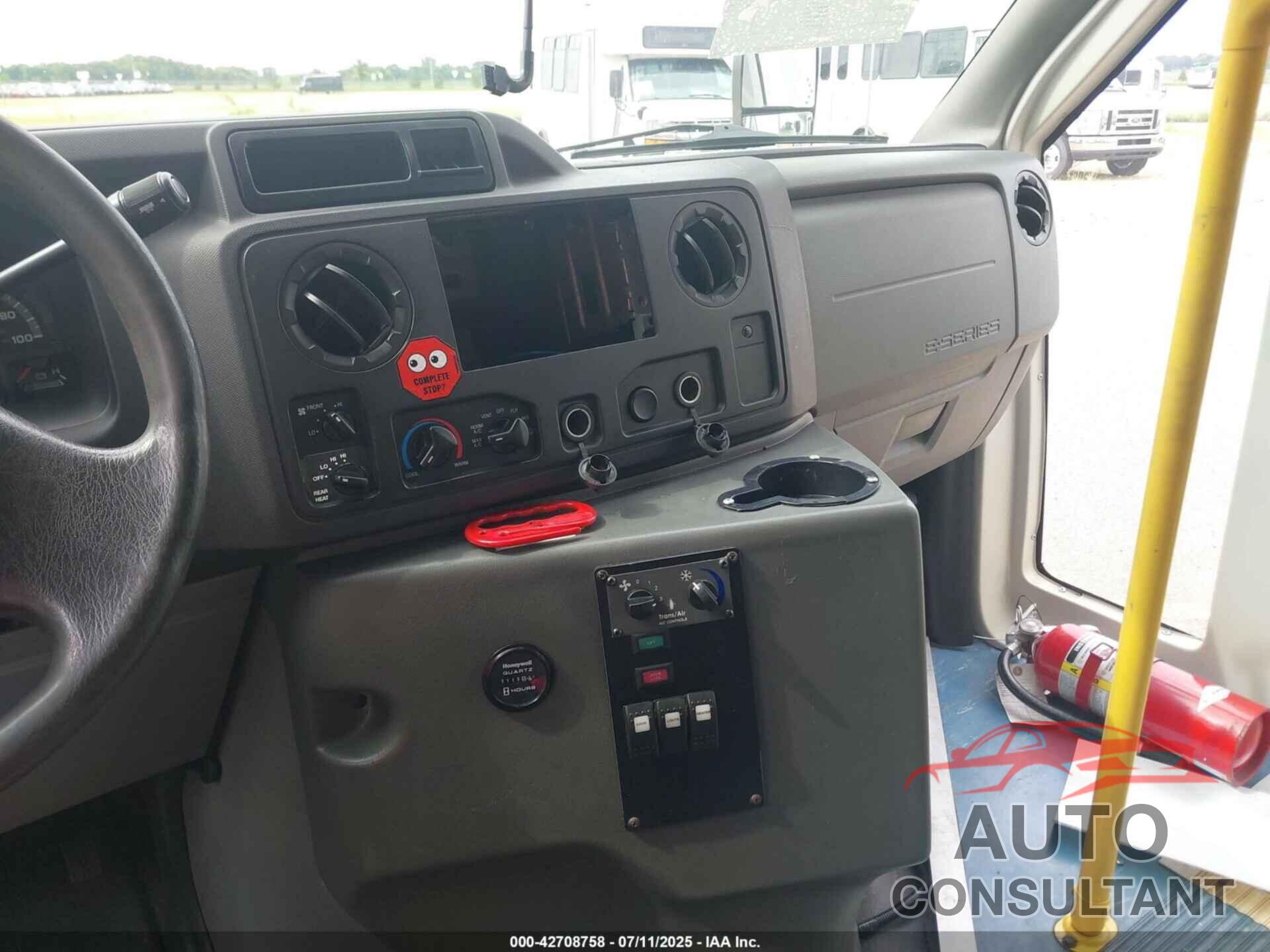 FORD ECONOLINE 2015 - 1FDEE4FL4FDA23827