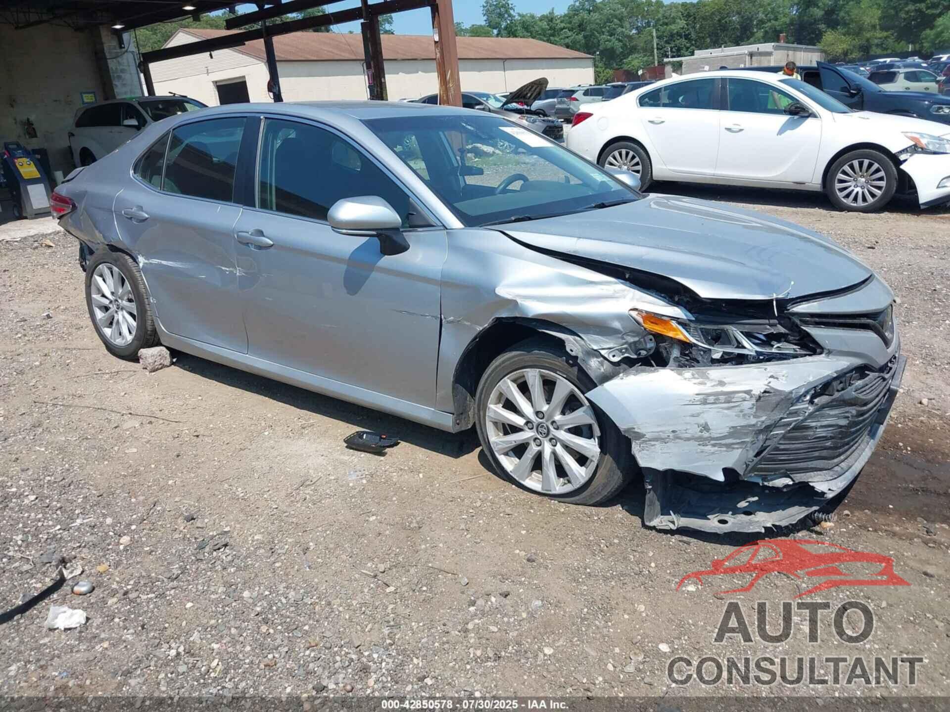 TOYOTA CAMRY 2018 - 4T1B11HK6JU116892