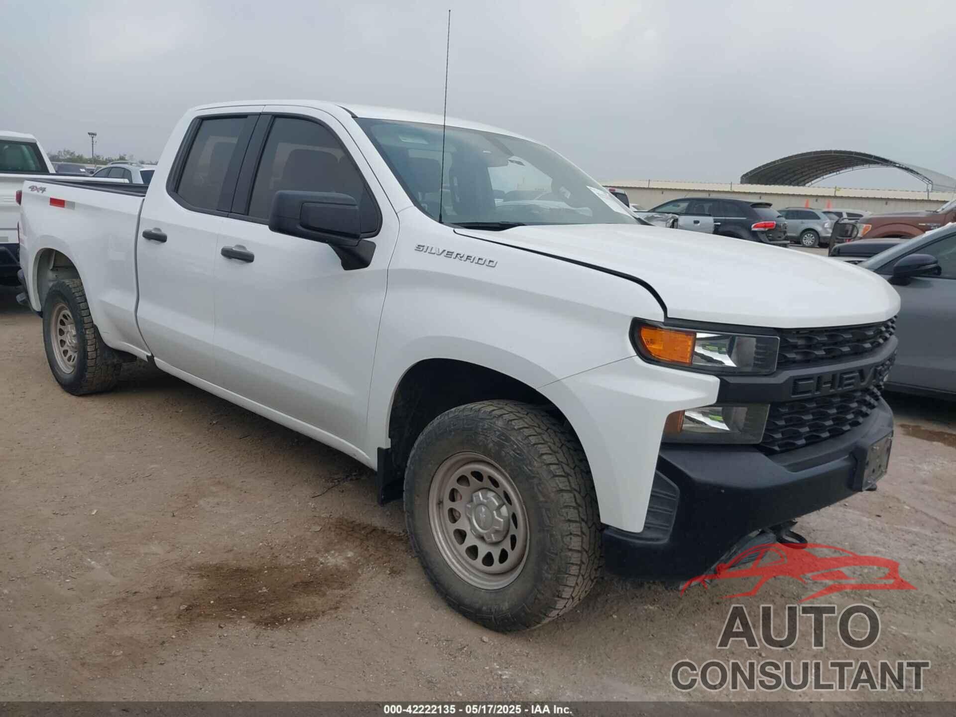 CHEVROLET SILVERADO 1500 2021 - 1GCRYAEF4MZ211142