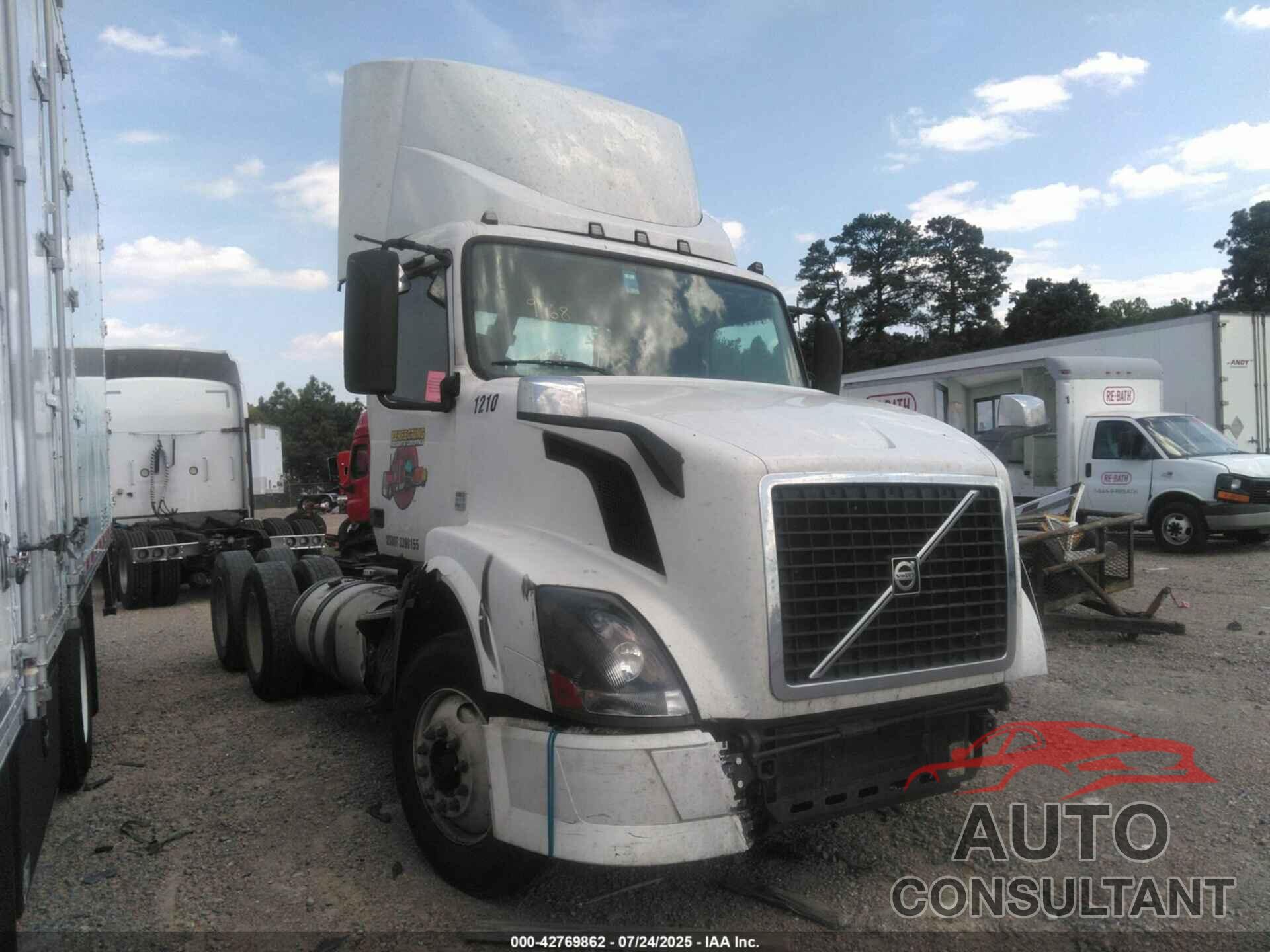 VOLVO VN 2012 - 4V4NC9EG1CN561228