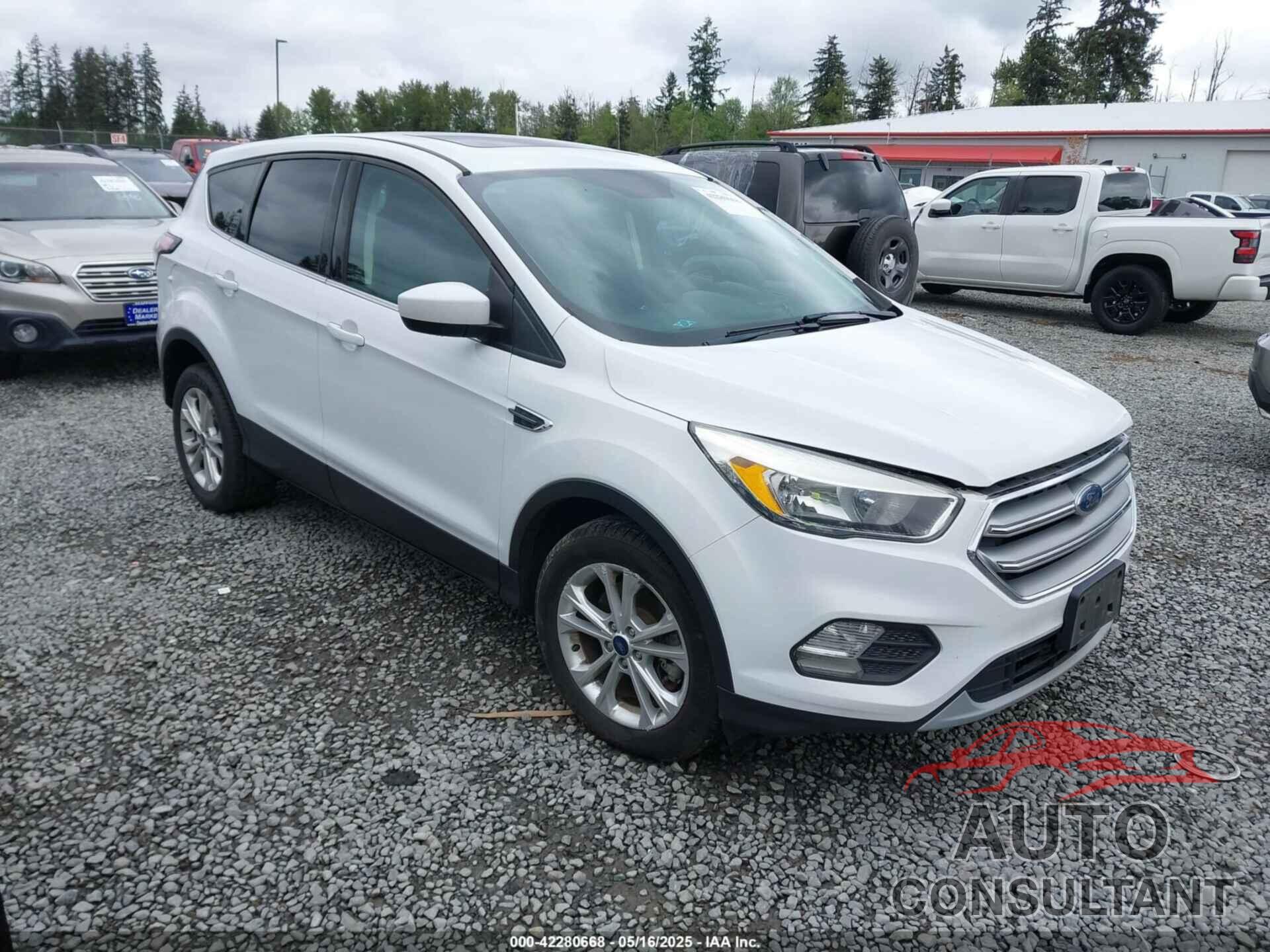 FORD ESCAPE 2017 - 1FMCU0G91HUC89184
