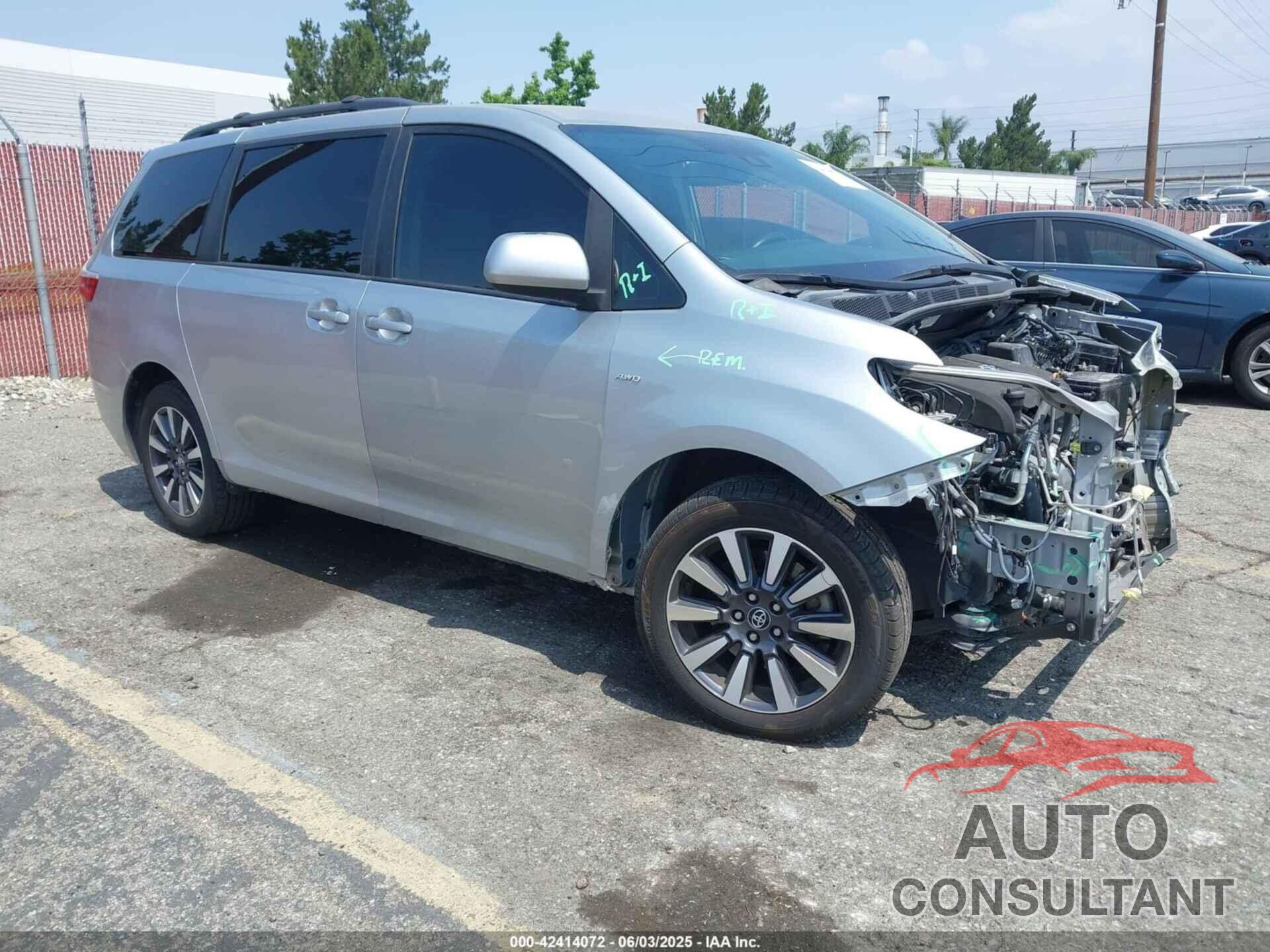 TOYOTA SIENNA 2019 - 5TDJZ3DC5KS225000