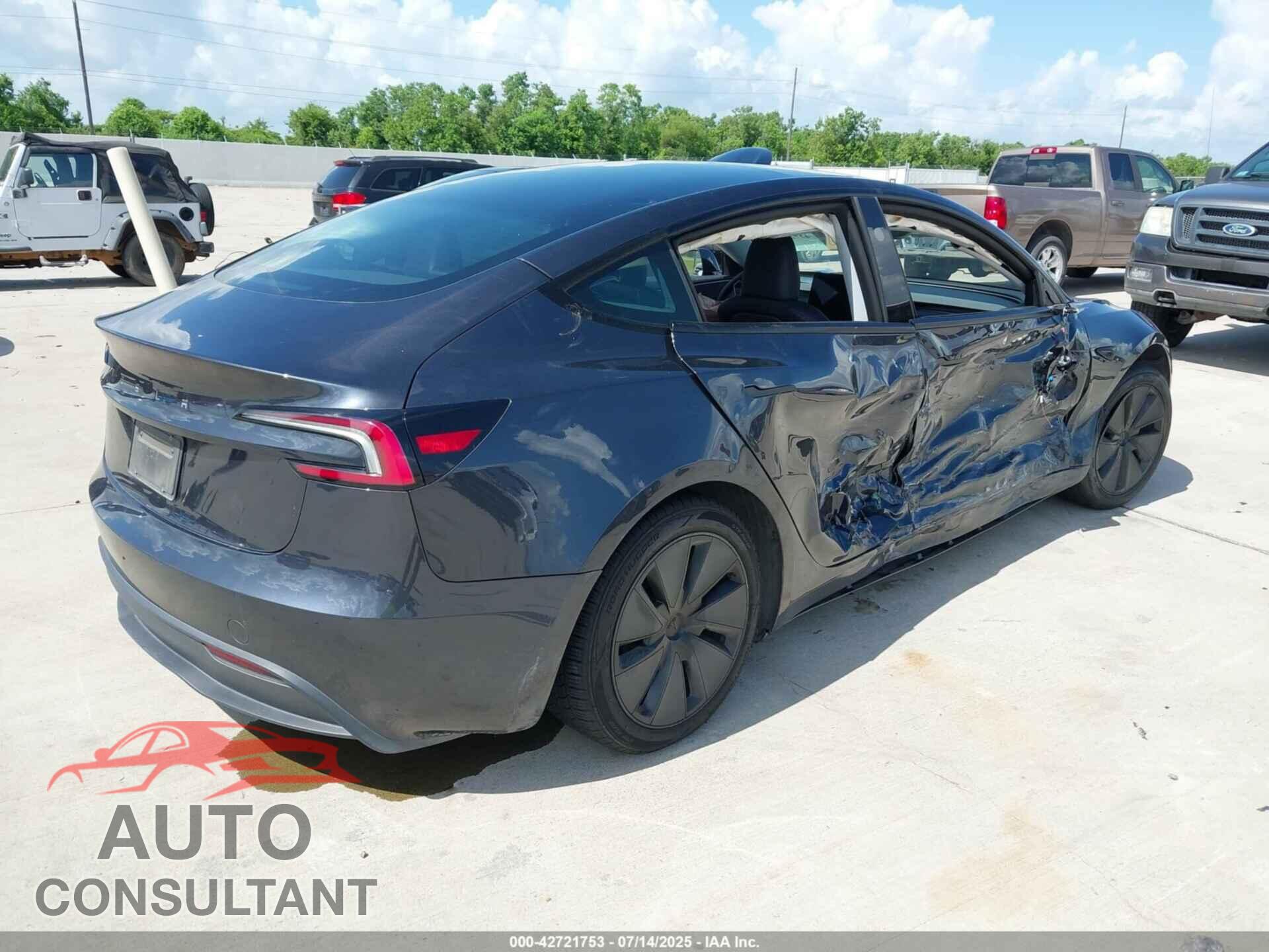TESLA MODEL 3 2024 - 5YJ3E1EA5RF757111