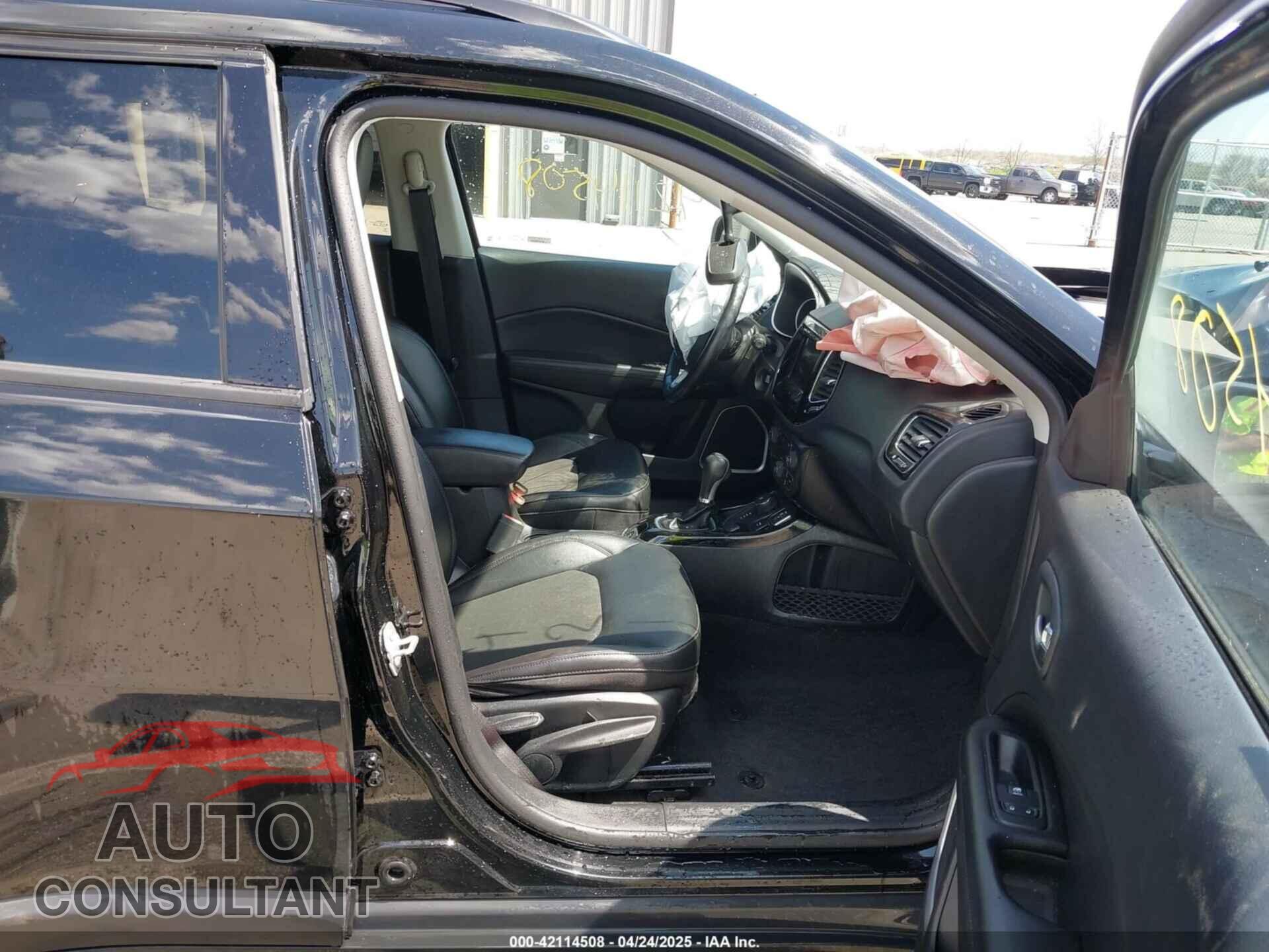 JEEP COMPASS 2020 - 3C4NJDBB7LT117638