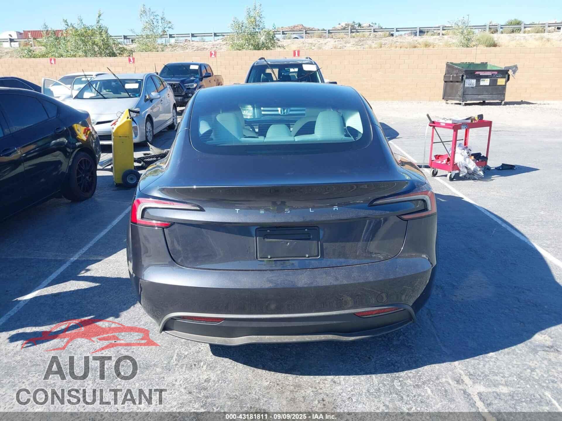 TESLA MODEL 3 2025 - 5YJ3E1EA2SF038470