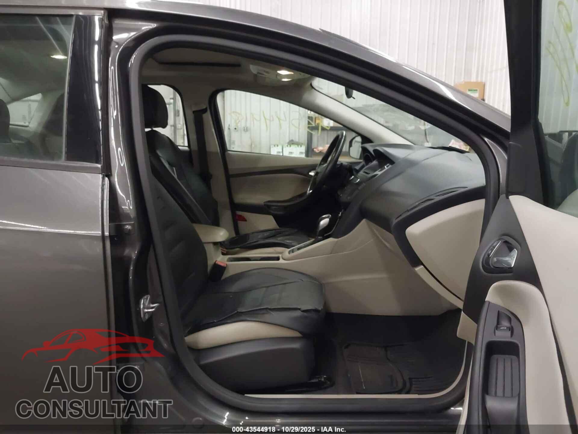 FORD FOCUS 2015 - 1FADP3F29FL348626