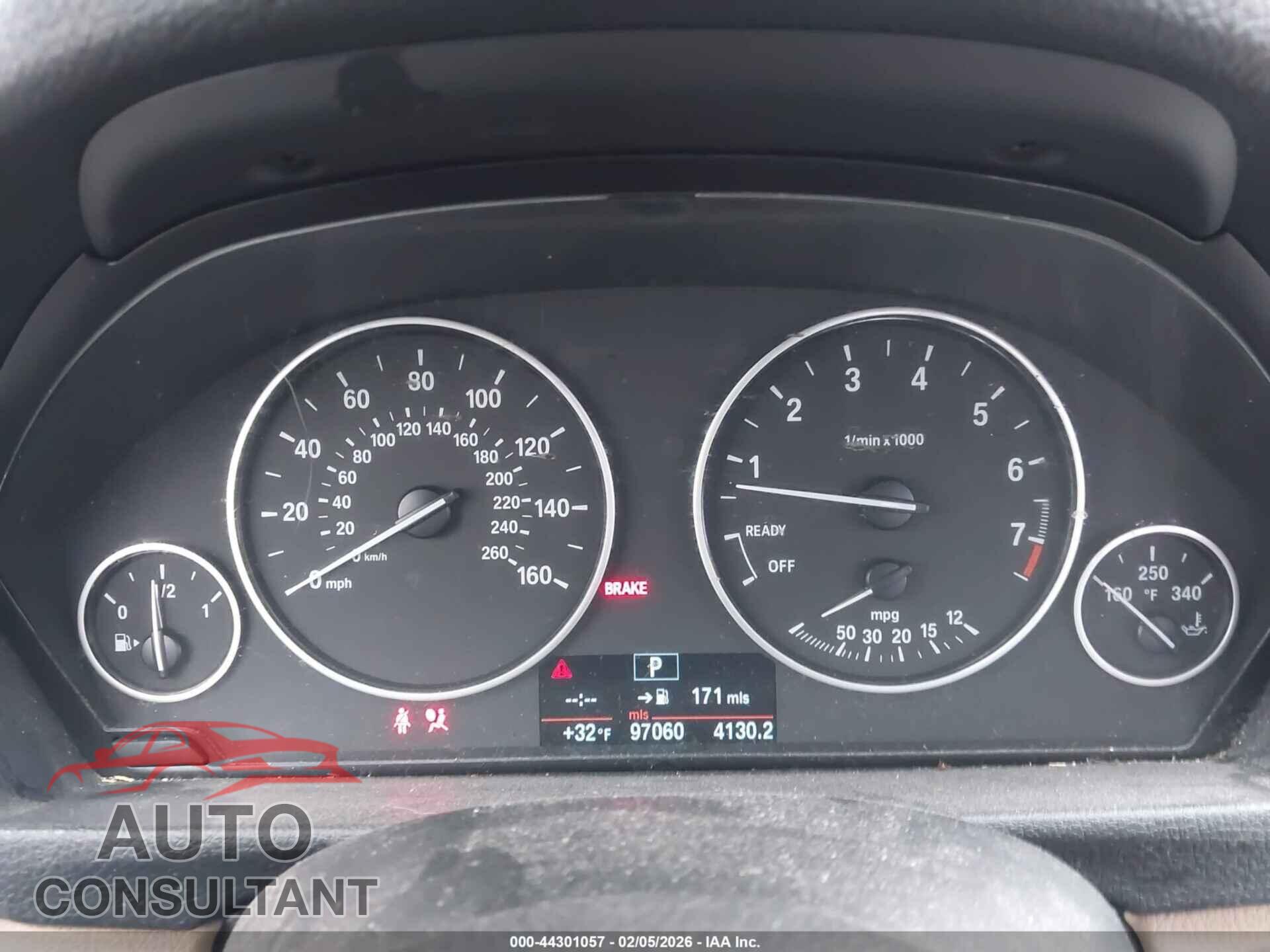 BMW 328I 2013 - WBA3C1G51DNR49610